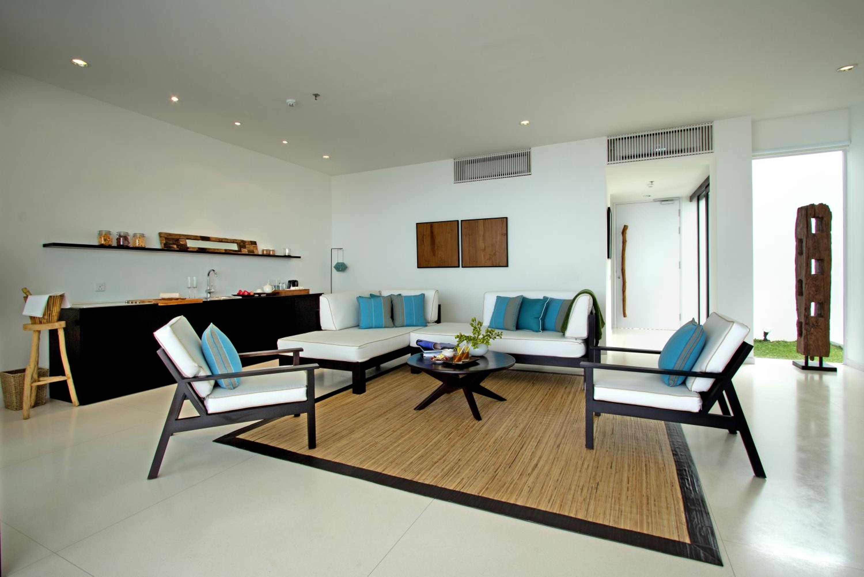Deluxe Two-Bedroom Hillside Villa - Photo 6