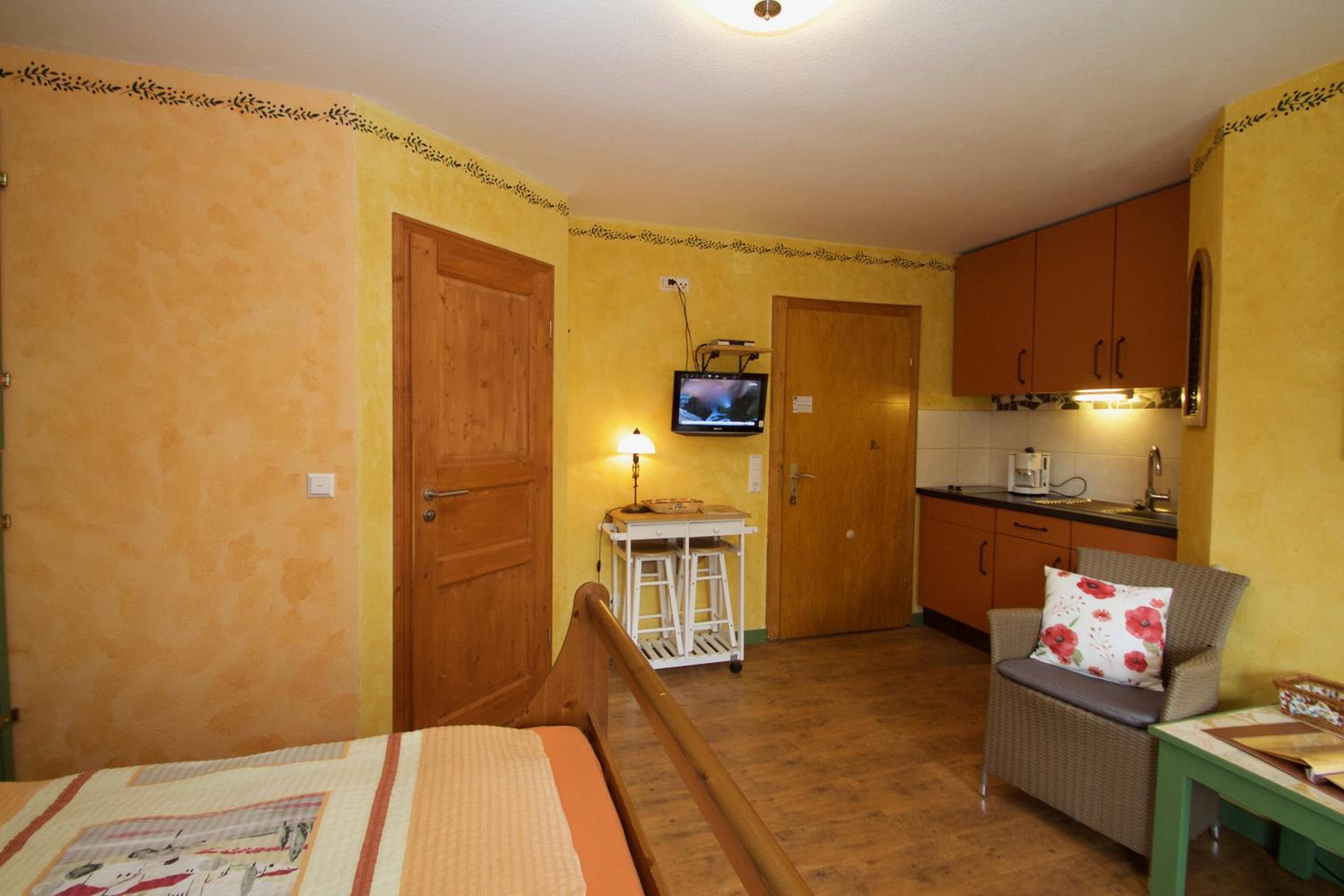Studio Apartment with Balcony photo 1