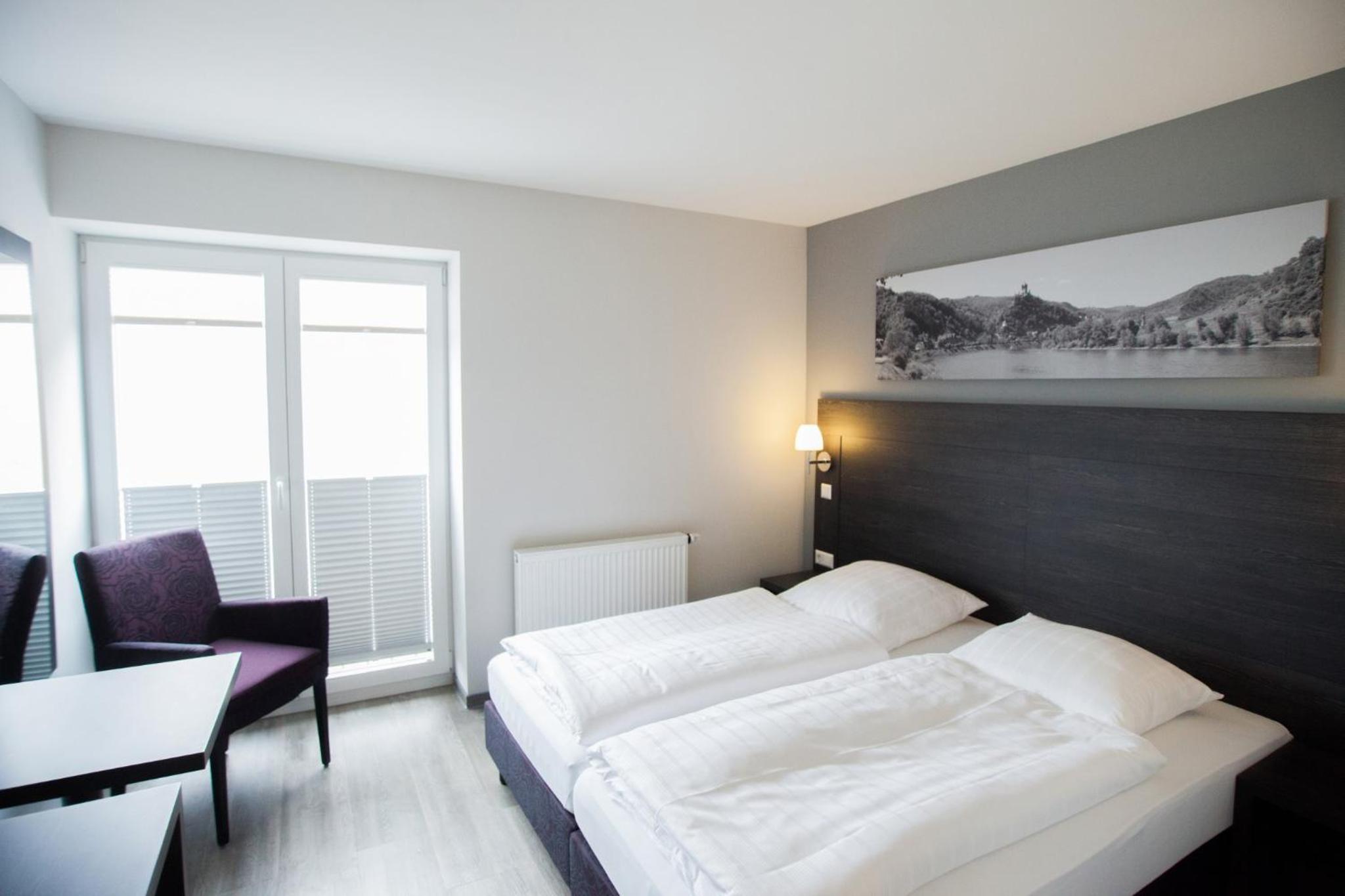 Twin Room with Mountain View photo 2