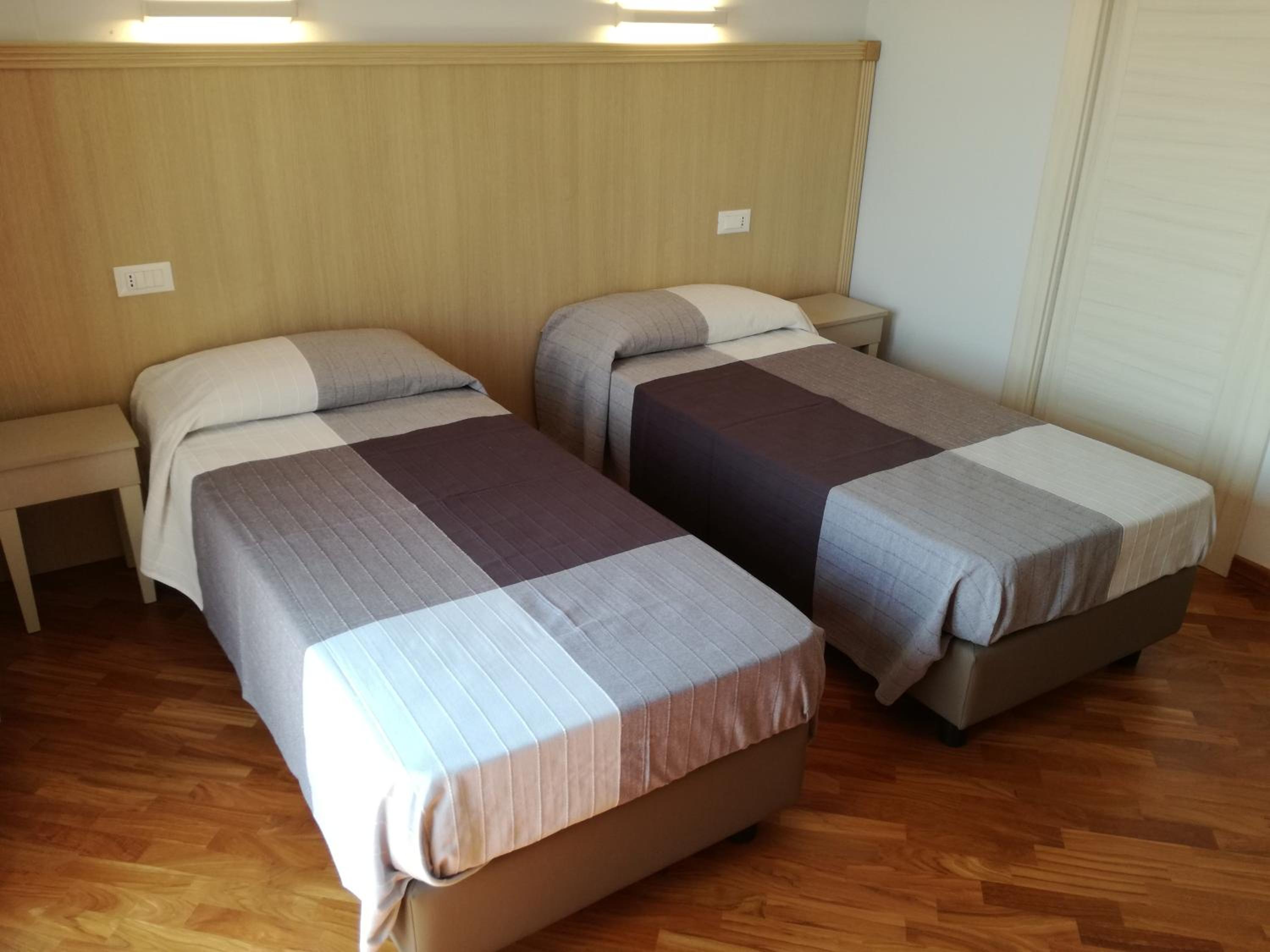 Double or Twin Room with Private Bathroom photo 2