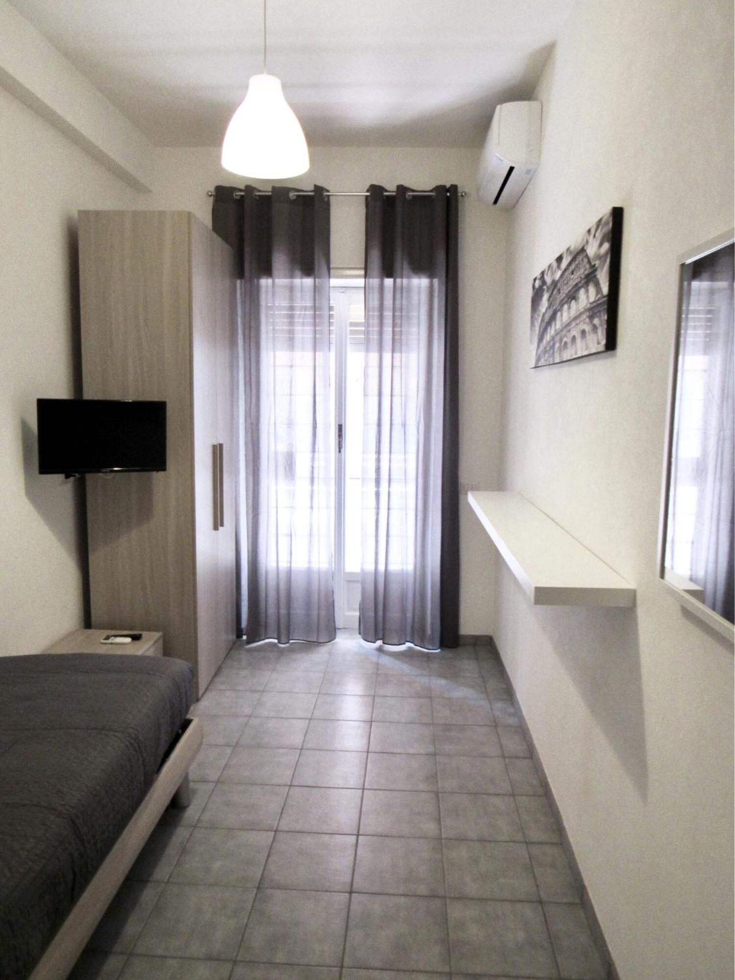 Single Room with Private External Bathroom photo 3