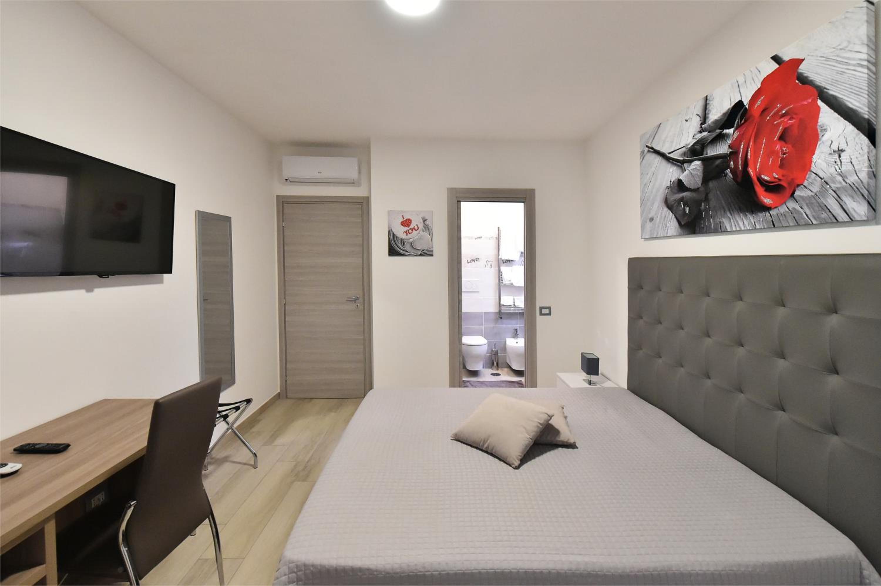 Double Room with Private Bathroom photo 2