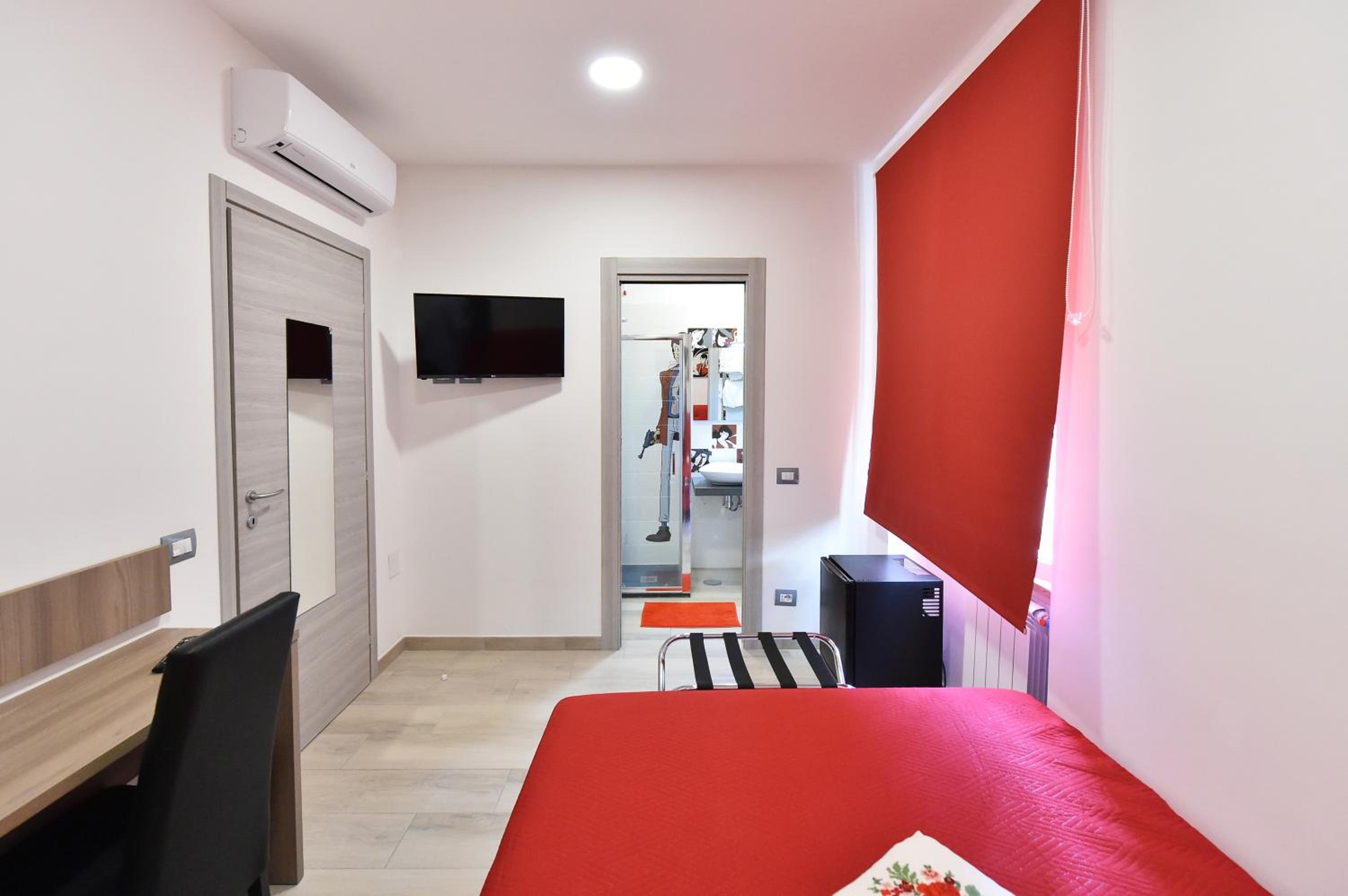 Single Room with Private Bathroom photo 3