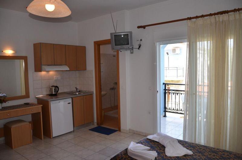 Studio (2 Adults) - Photo 2
