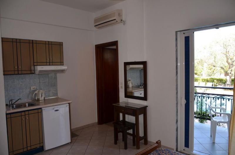 Studio (2 Adults) - Photo 12