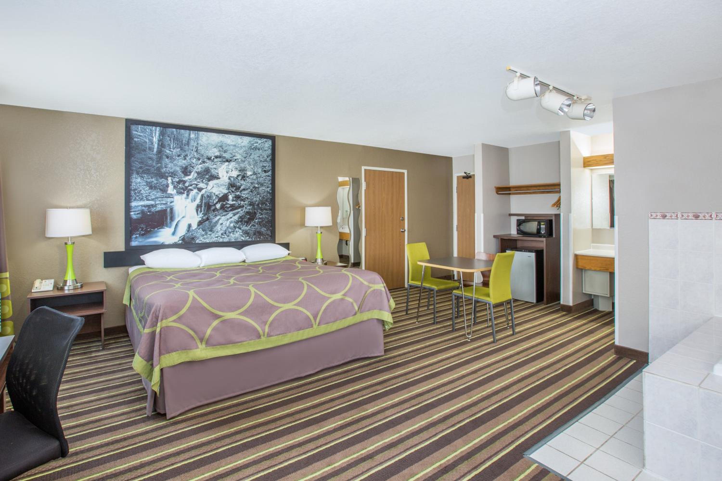 Deluxe King Studio Suite - Non-Smoking - Photo 7