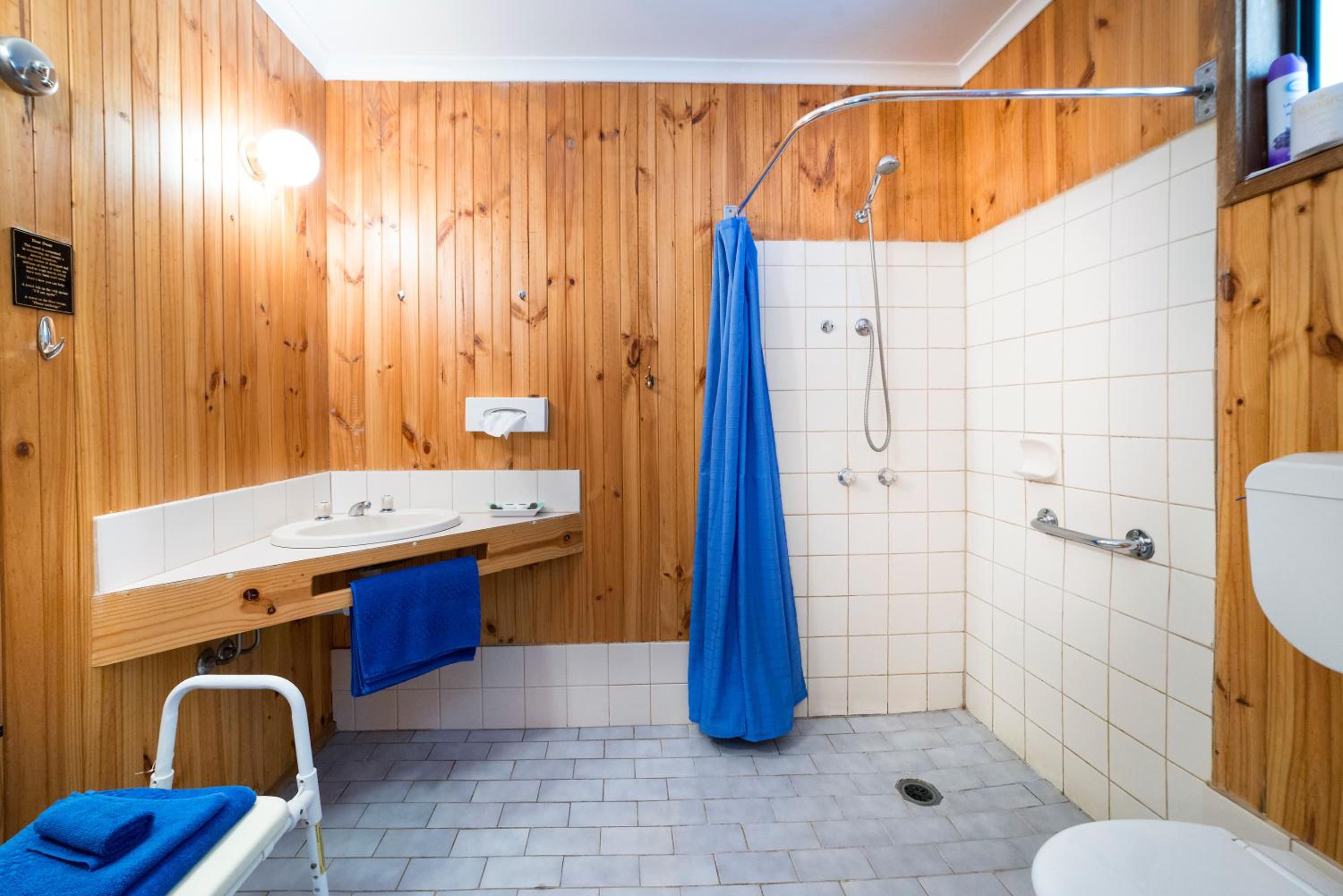 Twin Room - Disability Access photo 2