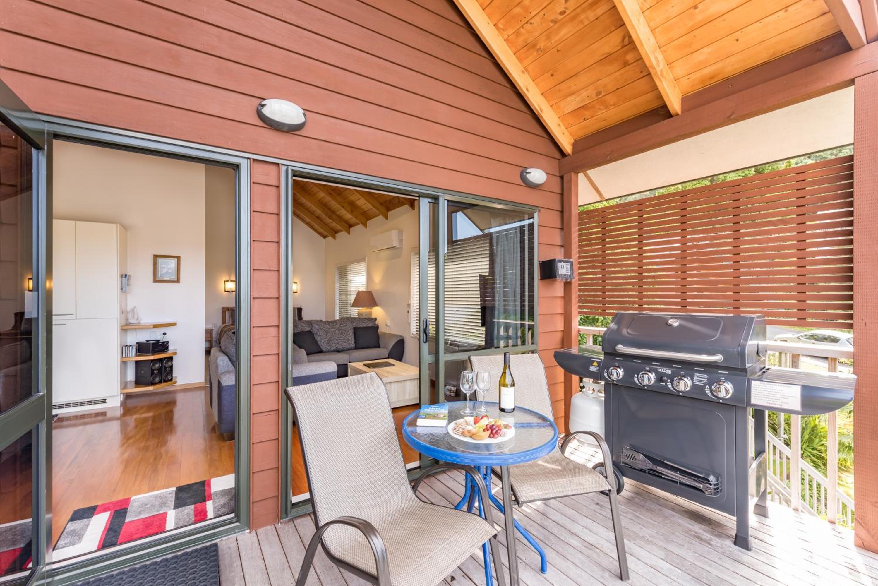Treetops - Deluxe King Studio with Spa Bath photo 2