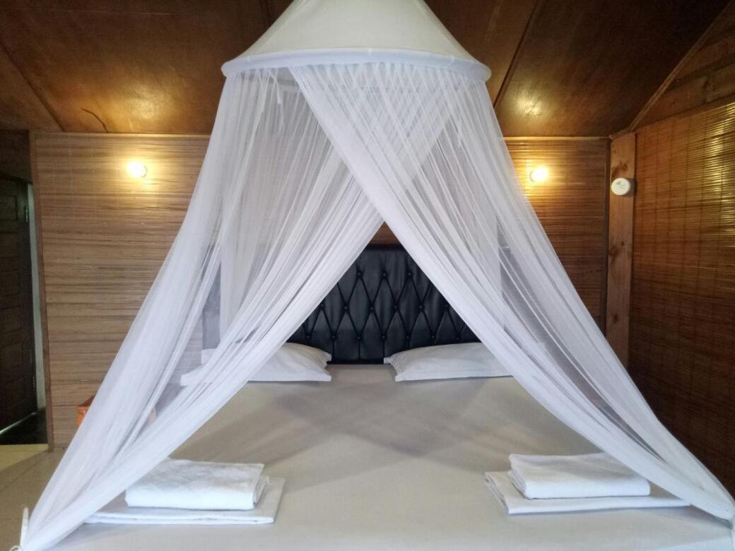 One-Bedroom Bungalow with Sea View - Photo 3