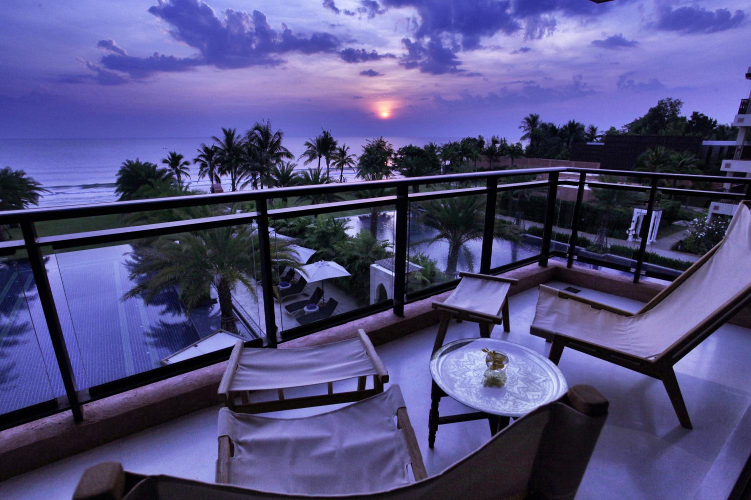 Oceanfront Suite In-Bedroom Jacuzzi - Photo 6