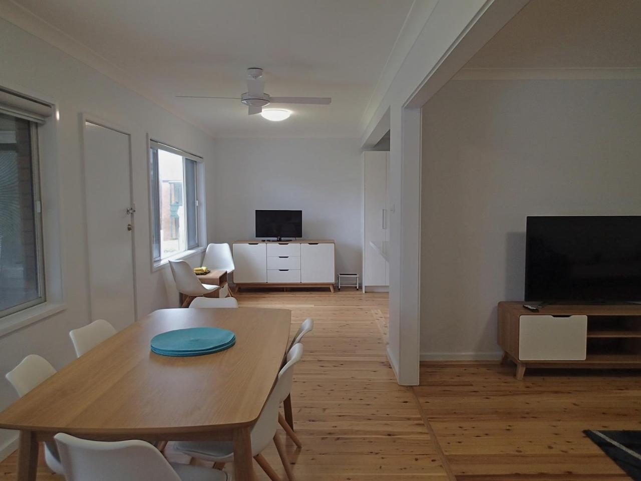 Family Room with Lake View photo 3