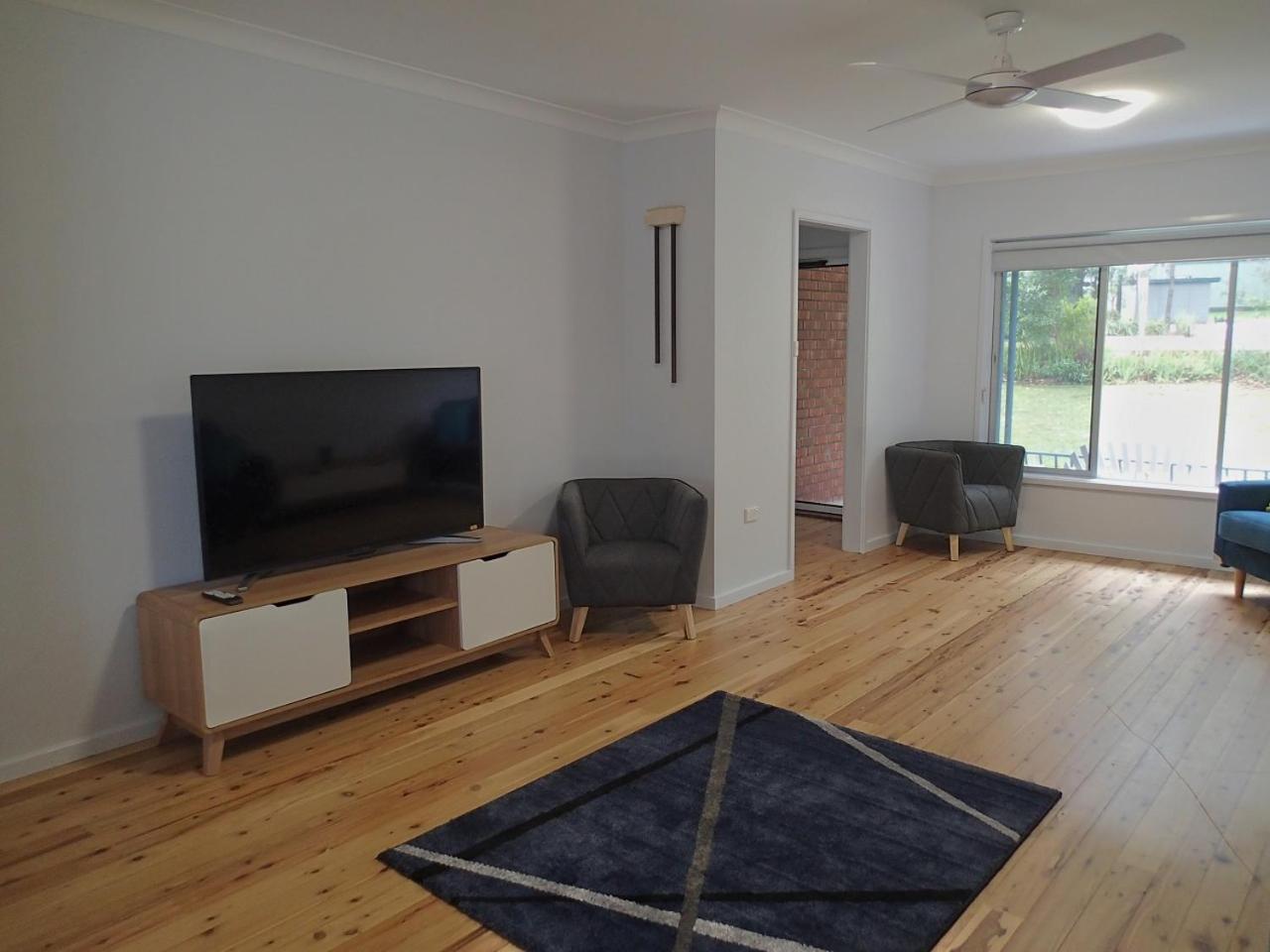 Family Room with Lake View photo 2
