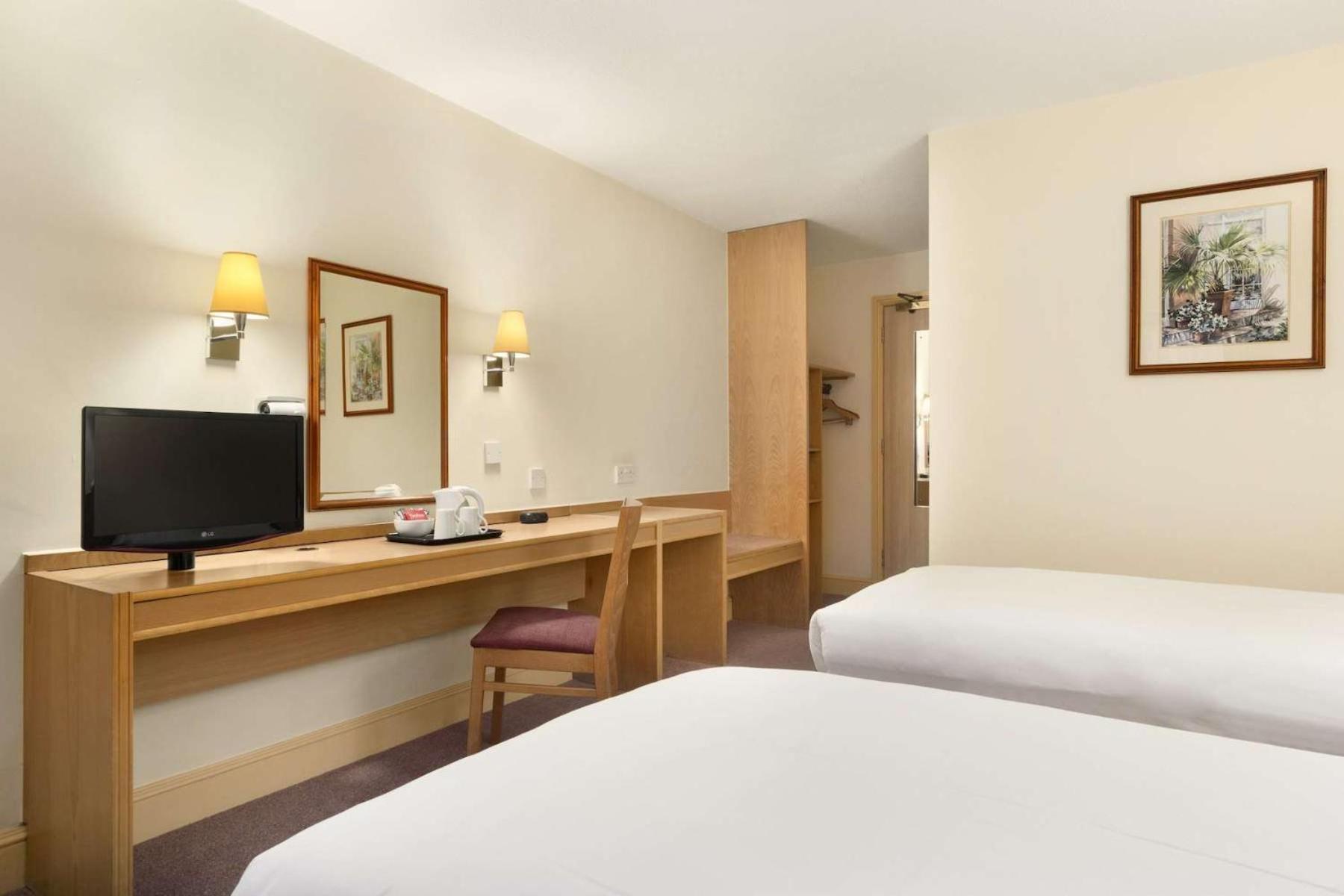 Twin Room - Photo 7