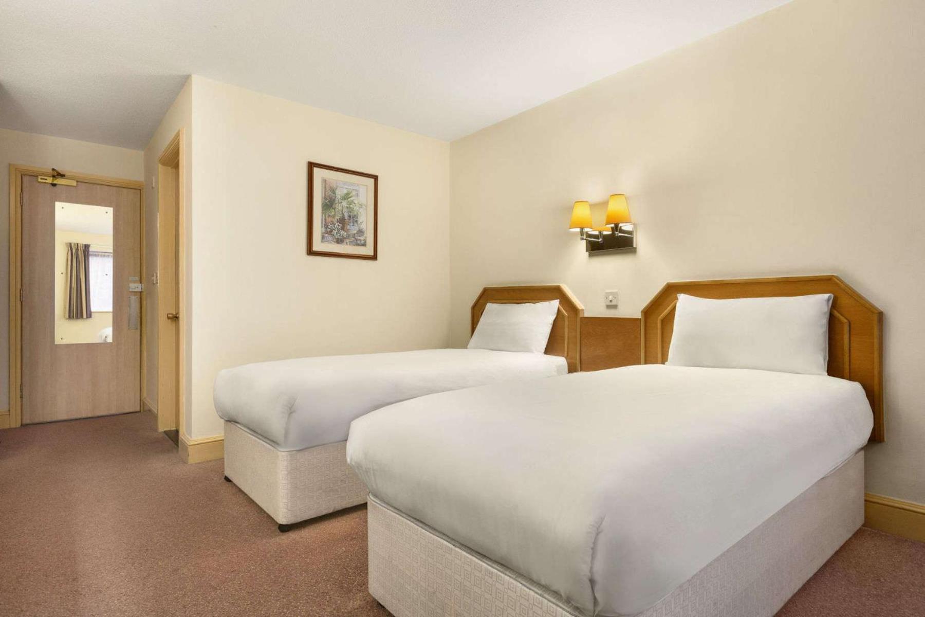 Twin Room - Photo 9