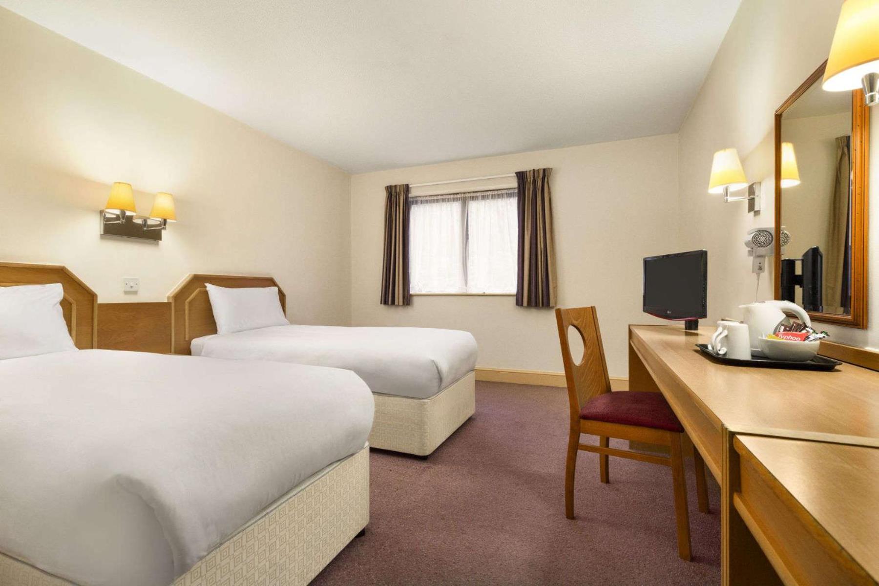 Twin Room - Photo 8
