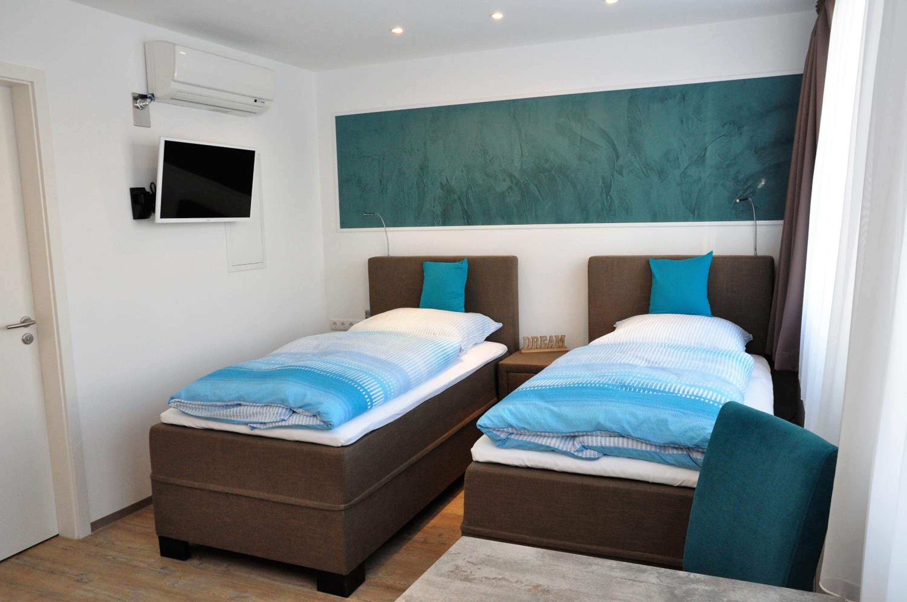 Studio with Two Single Beds photo 1