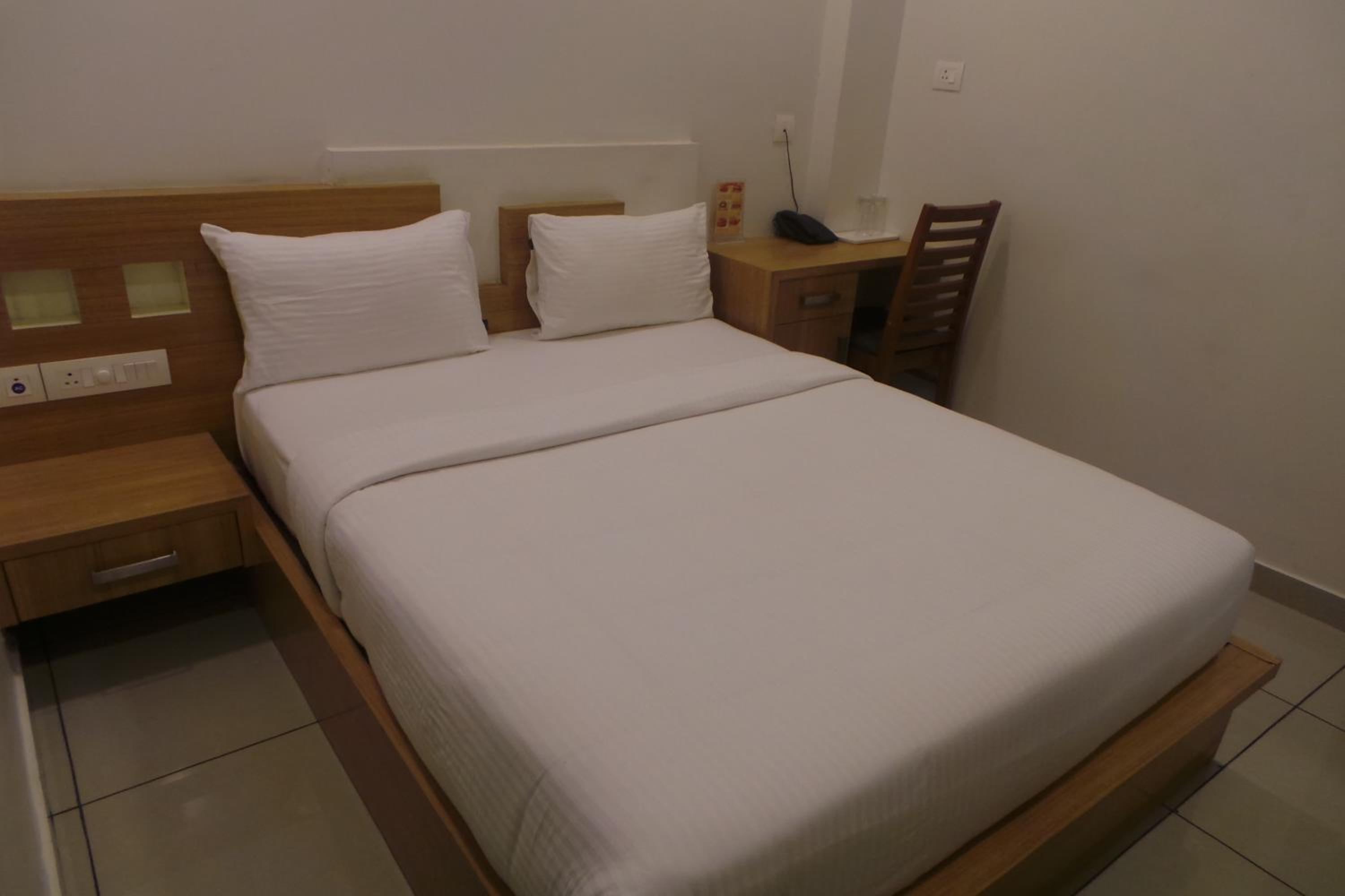 Standard Double Room - Photo 6