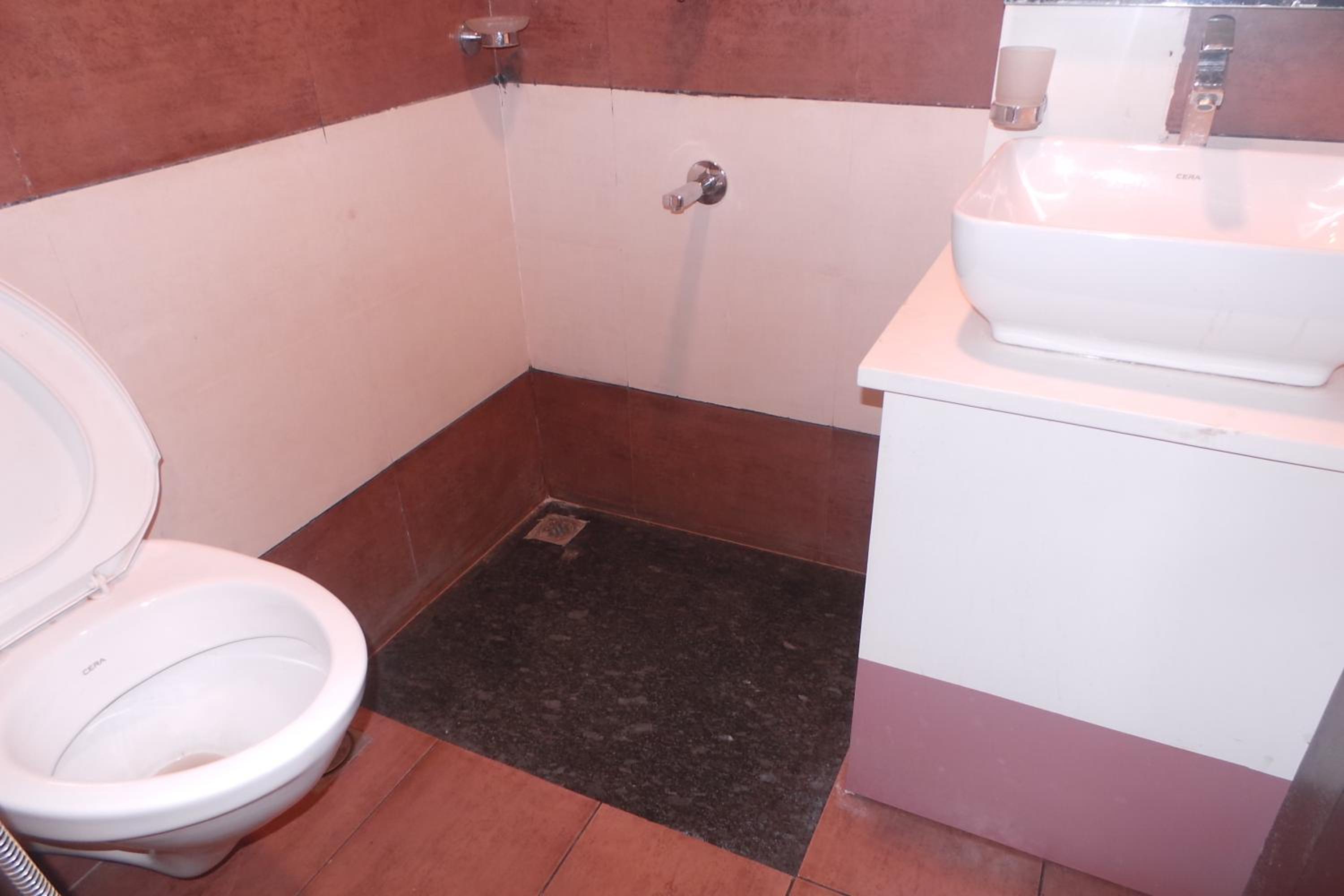 Standard Double Room - Photo 7