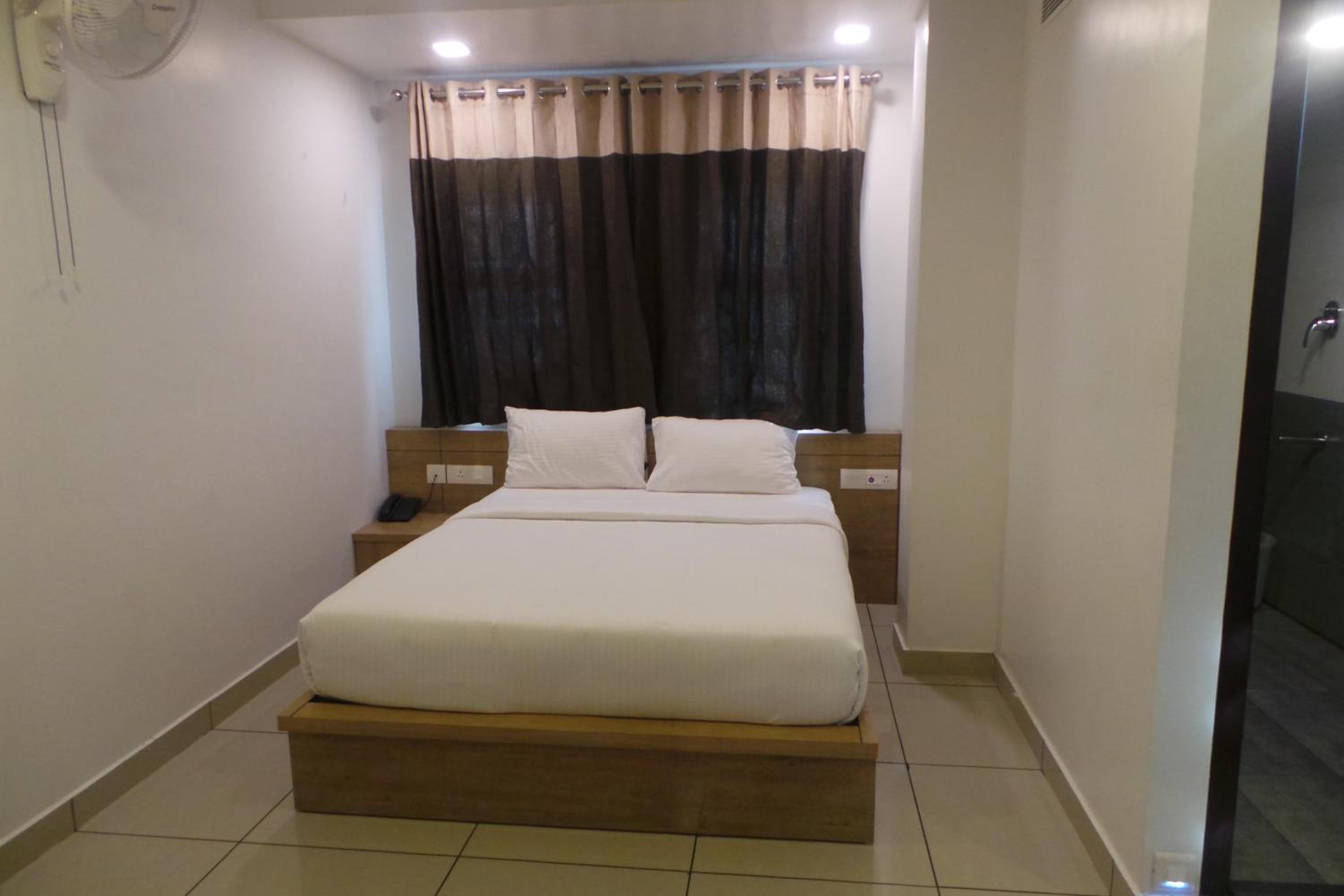 Standard Double Room - Photo 4
