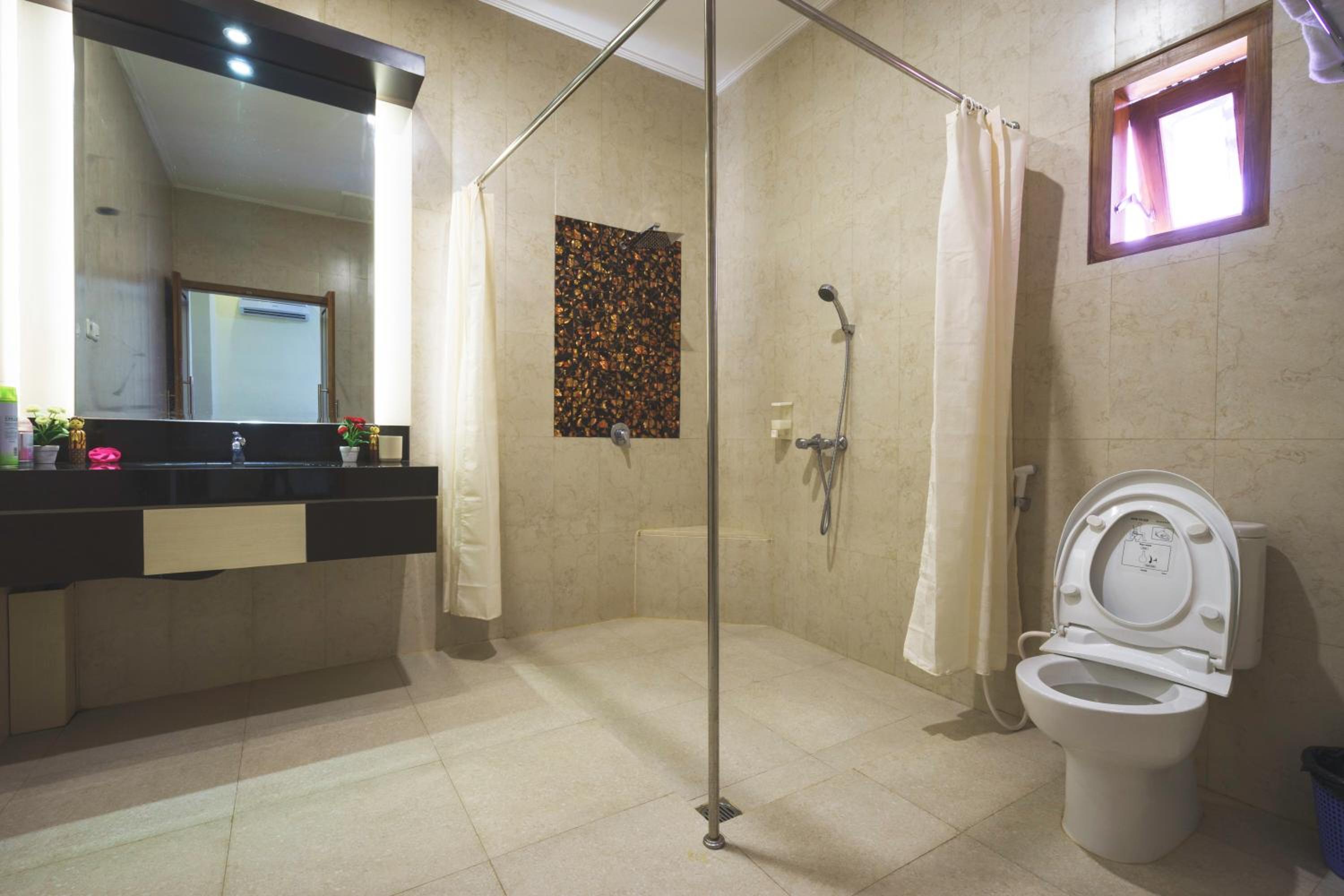 Double Room with Private Bathroom photo 2