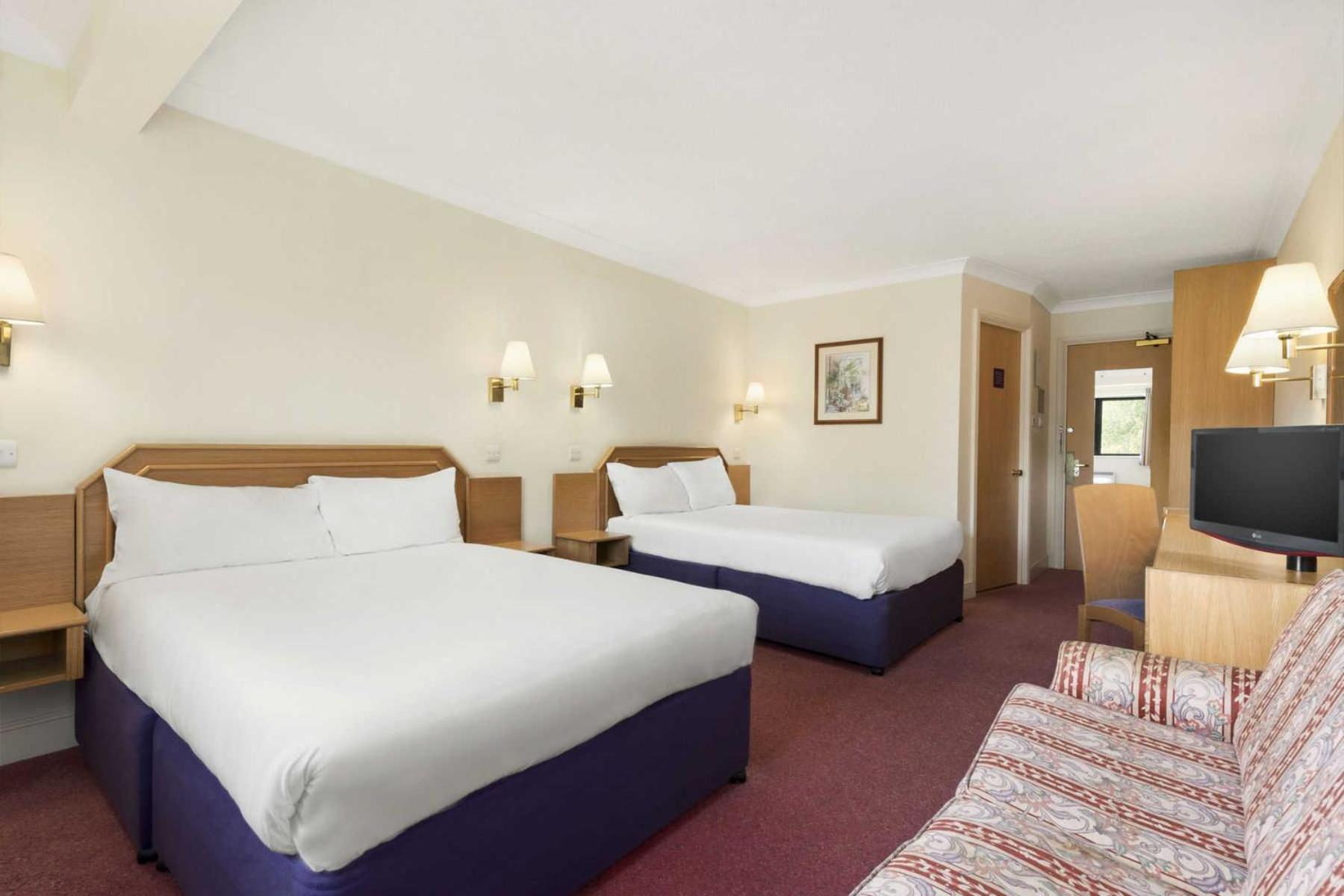 Double Room with Two Double Beds - Photo 7
