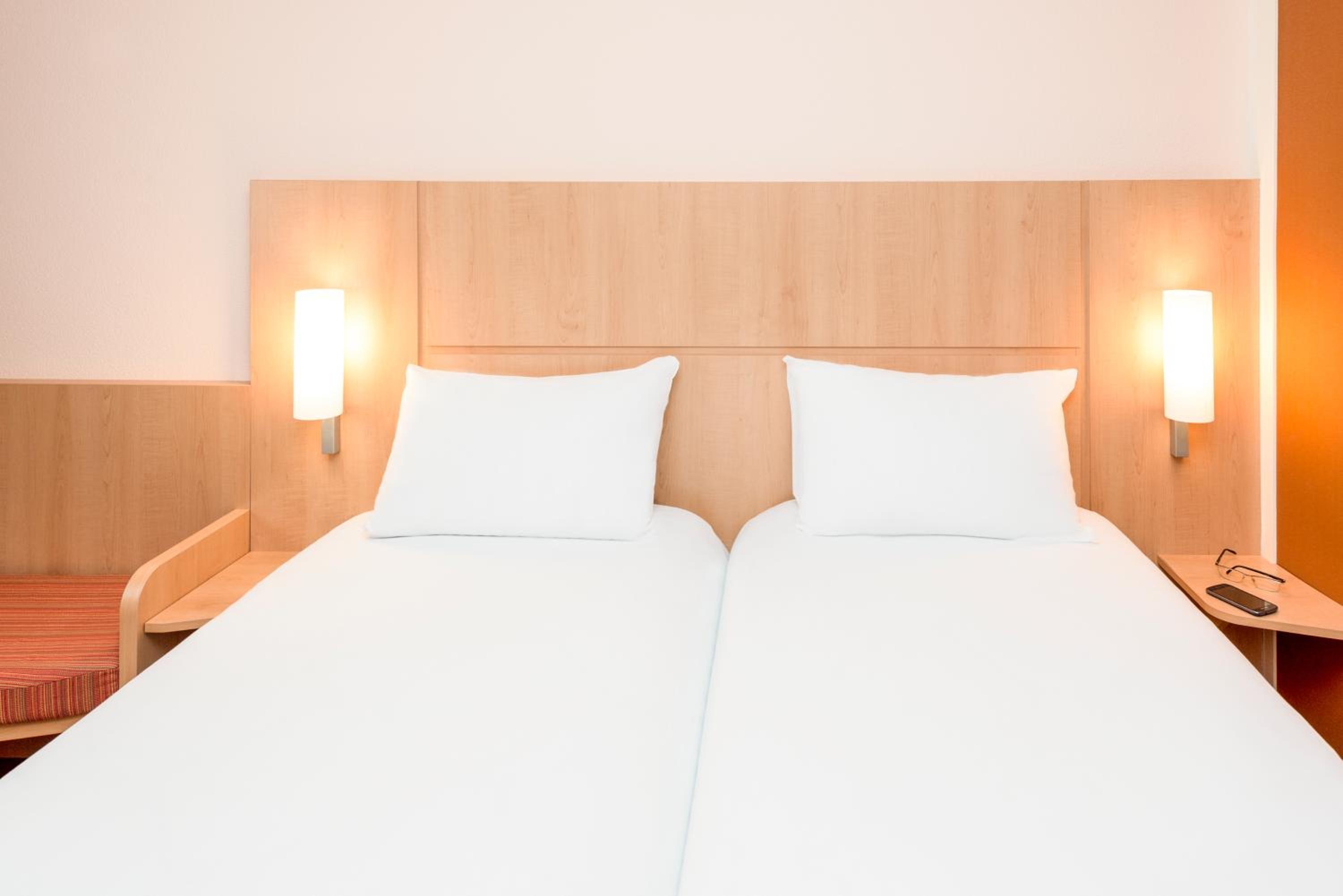 Standard Twin Room photo 2