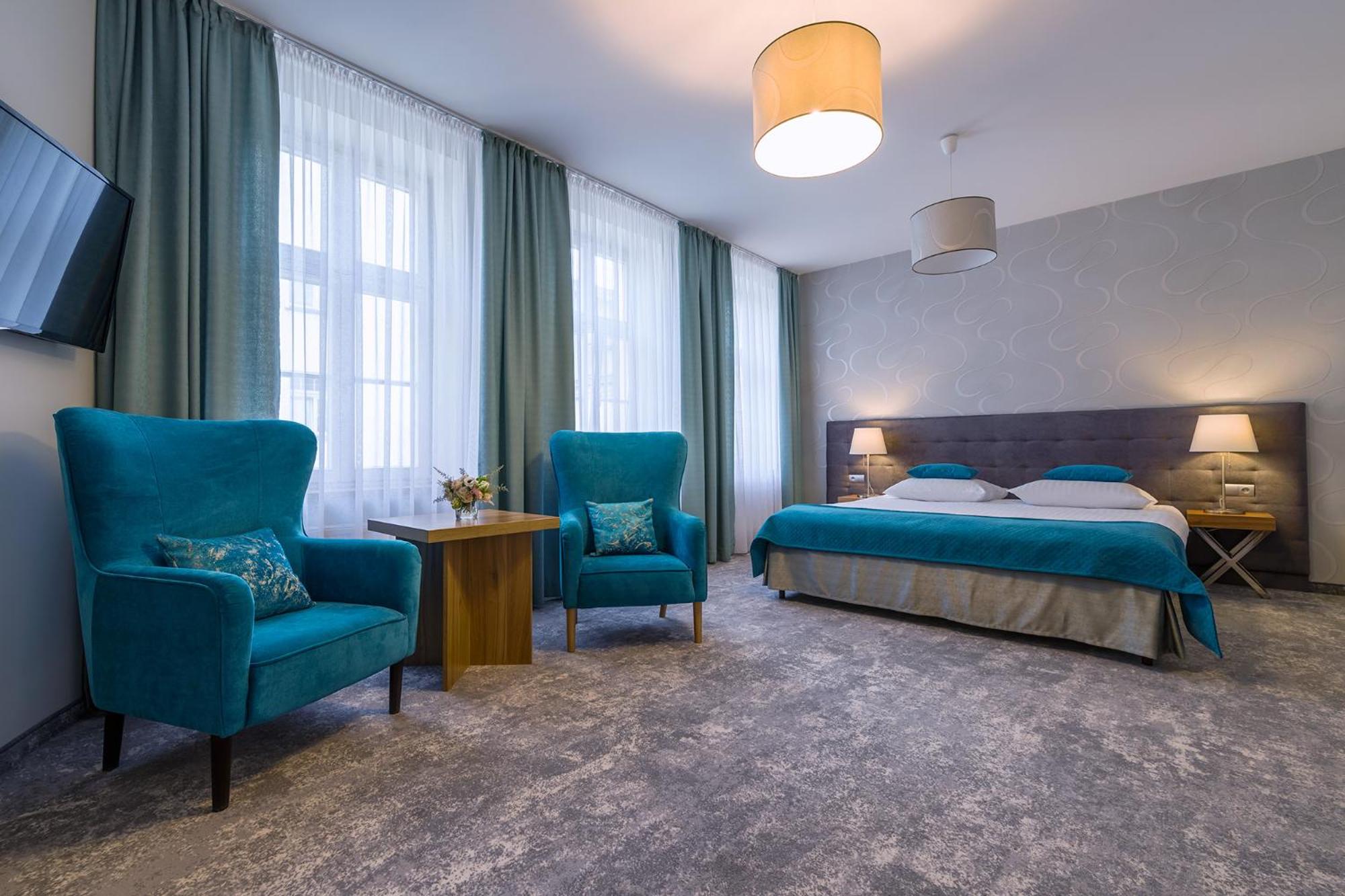Lux One-Bedroom Apartment With Sitting-Room