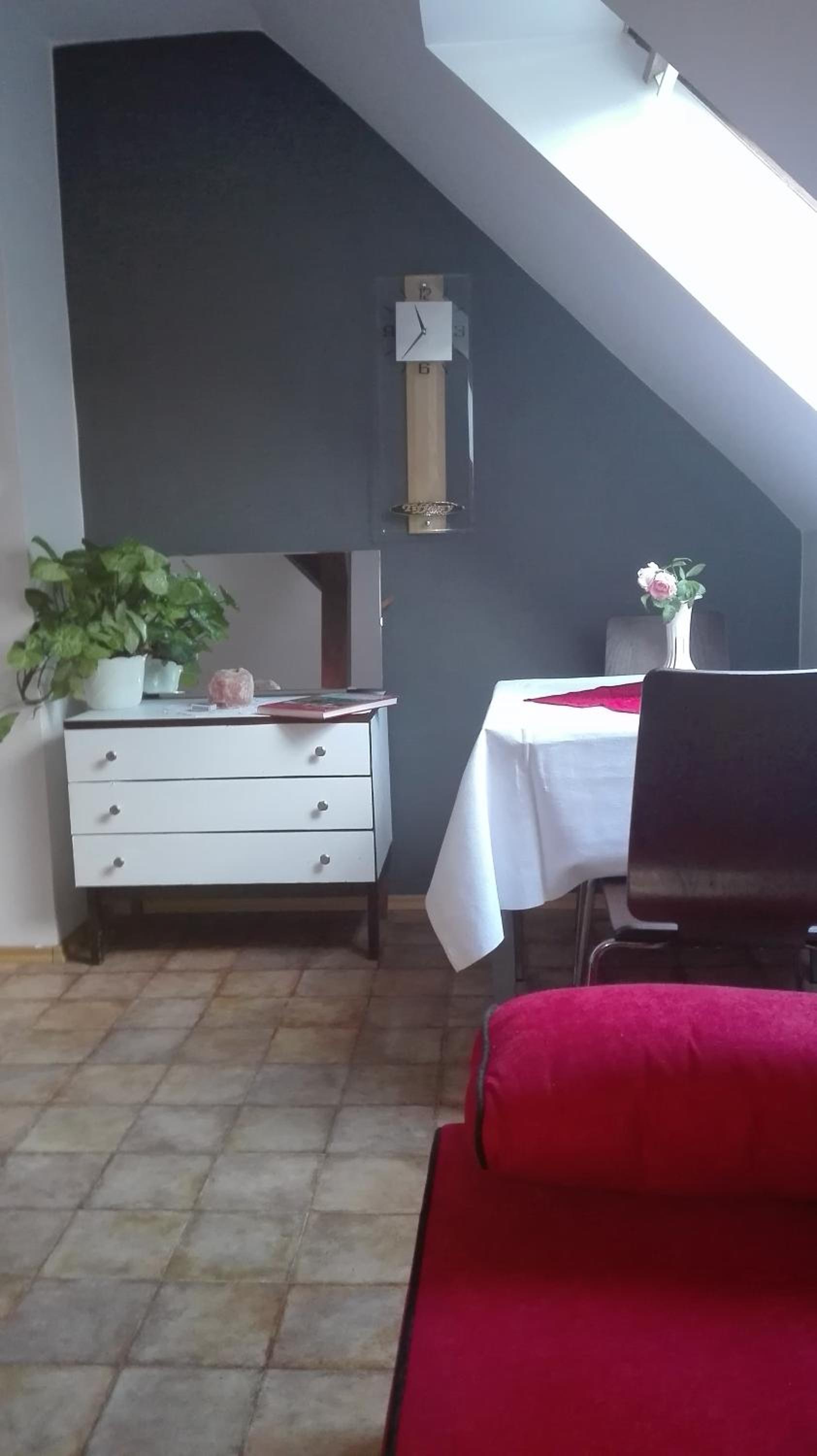 Small Room with 2 Sofa beds - Photo 18