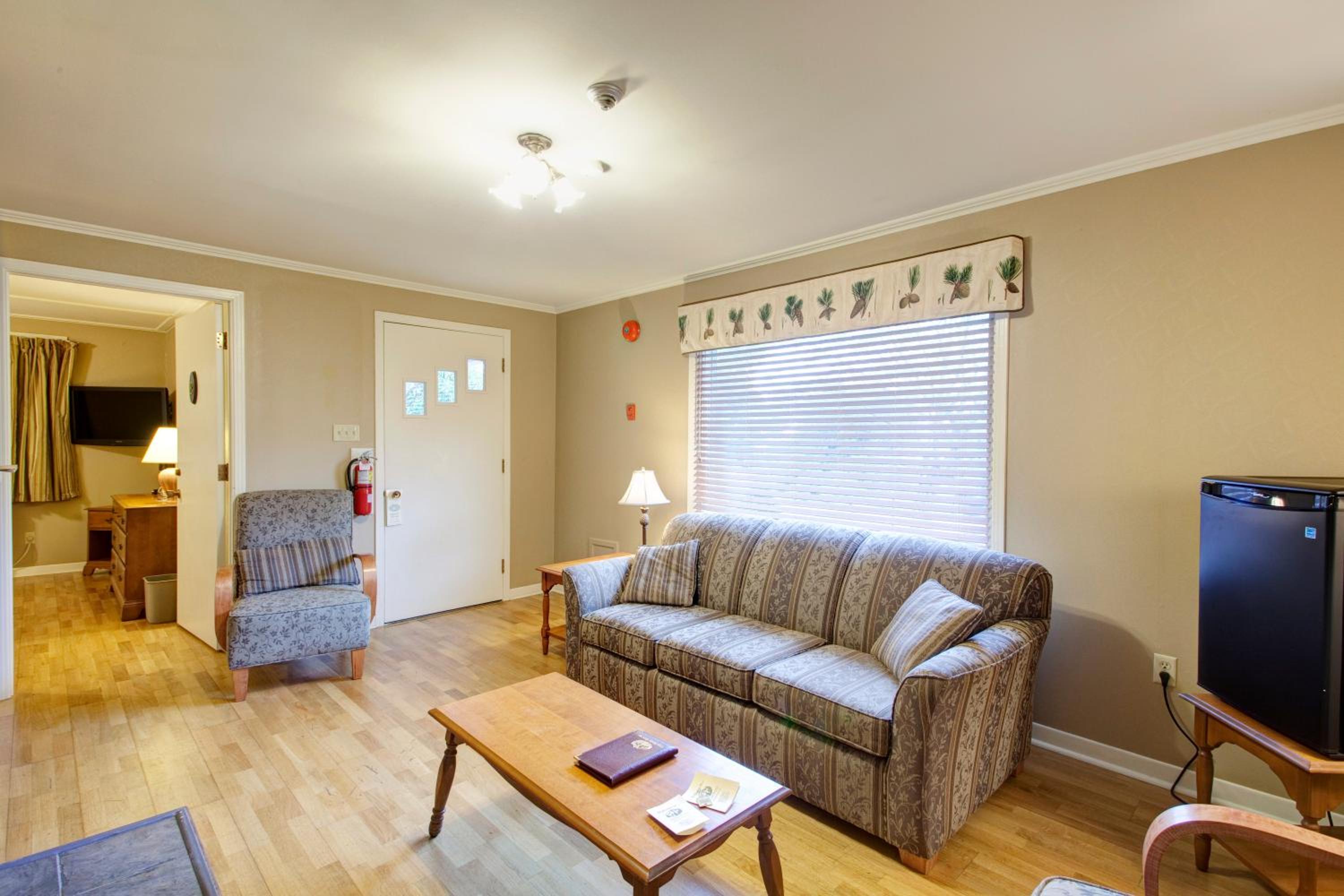 Two-Bedroom Cottage - Photo 1