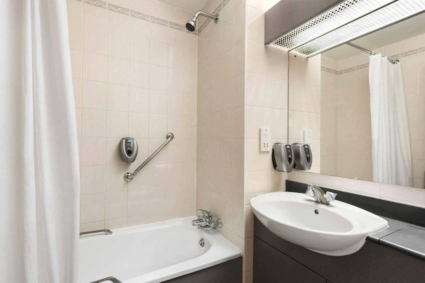 Double Room - Photo 5