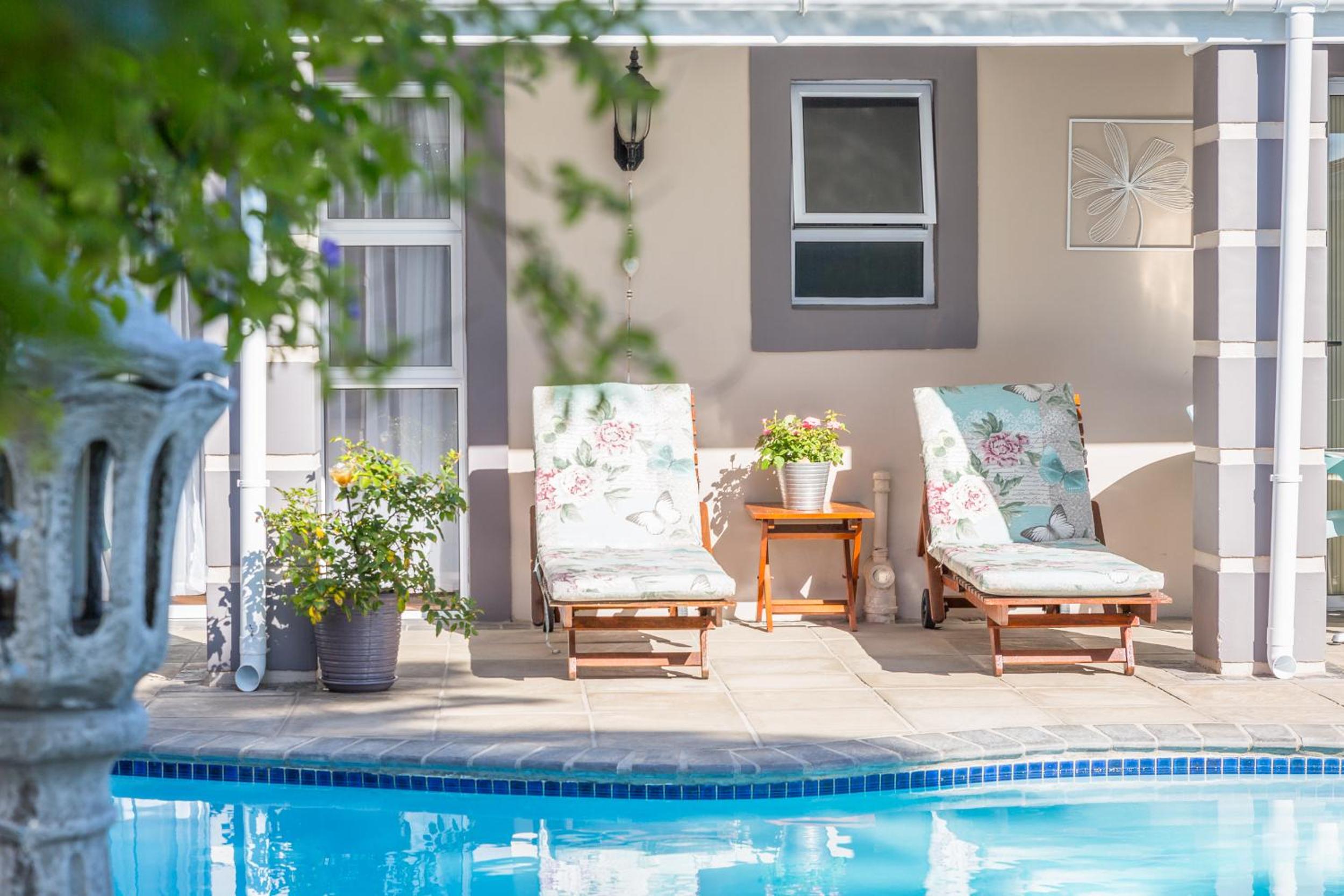 Double Room with Pool & Garden View photo 2