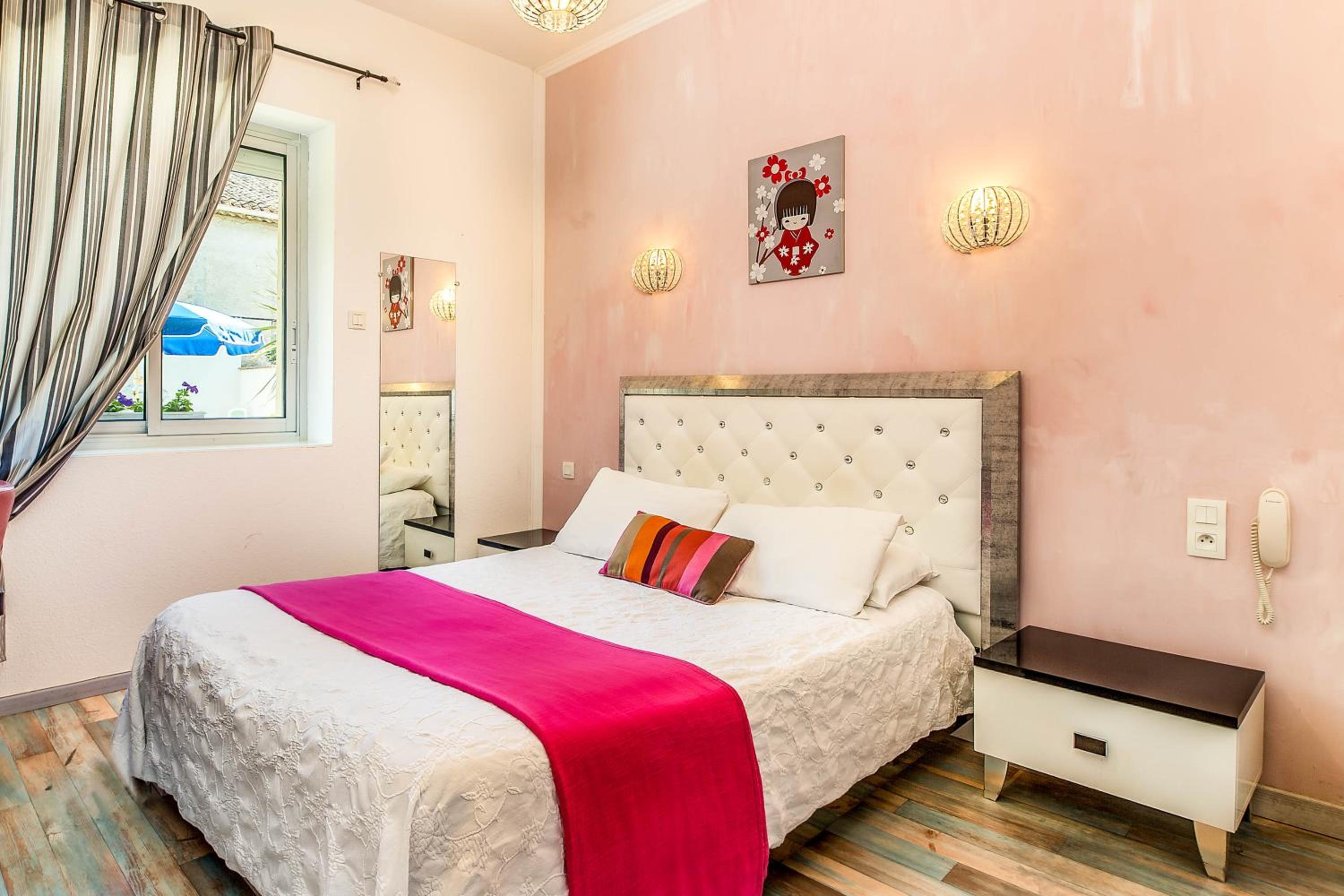 Standard Double or Twin Room photo 3