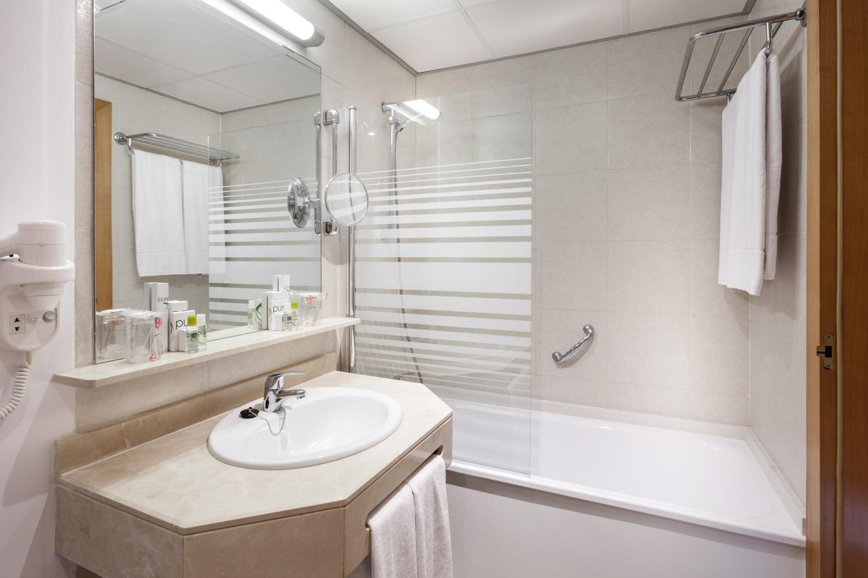 Triple Room (3 Adults) photo 2