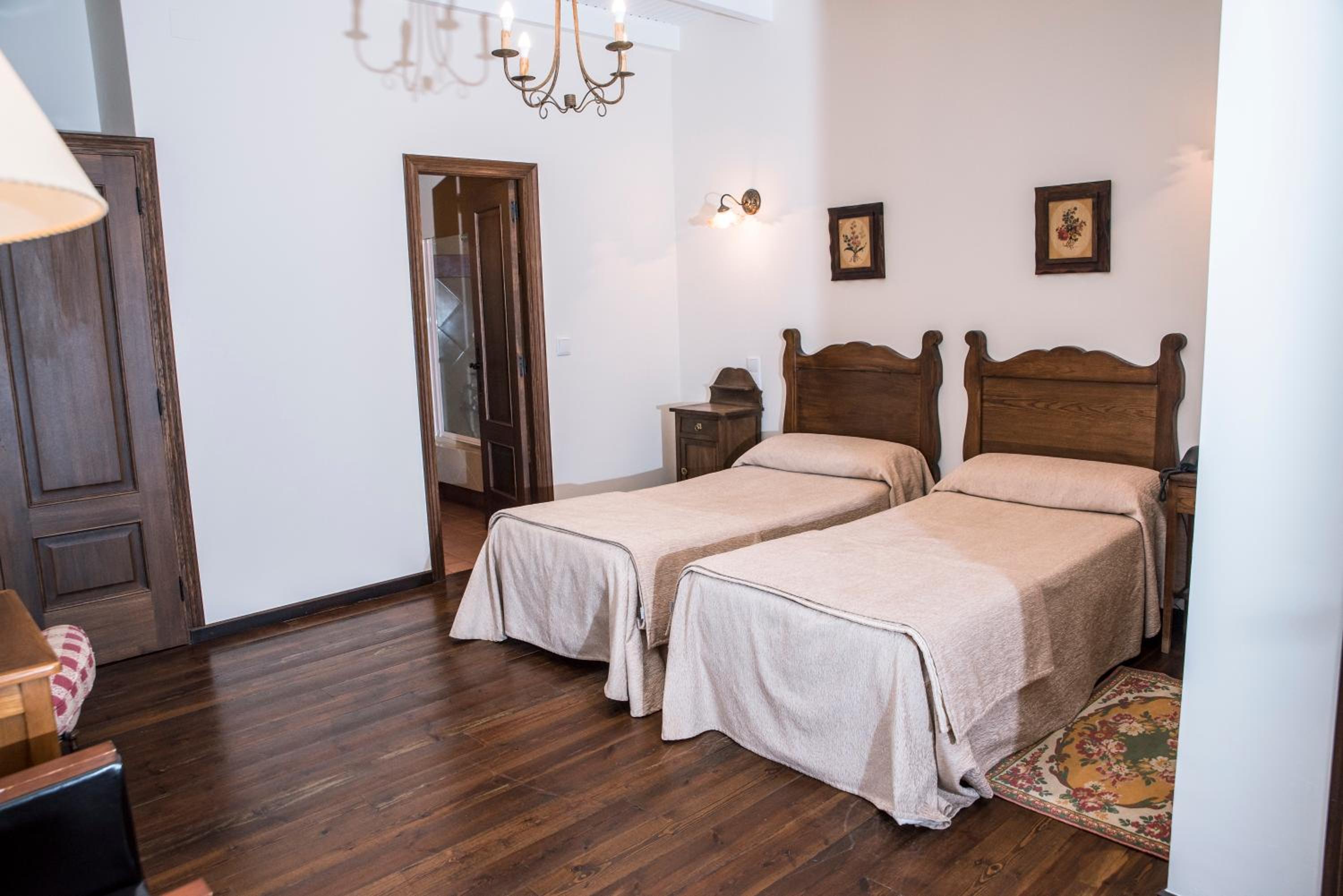 Double or Twin Room - Photo 2