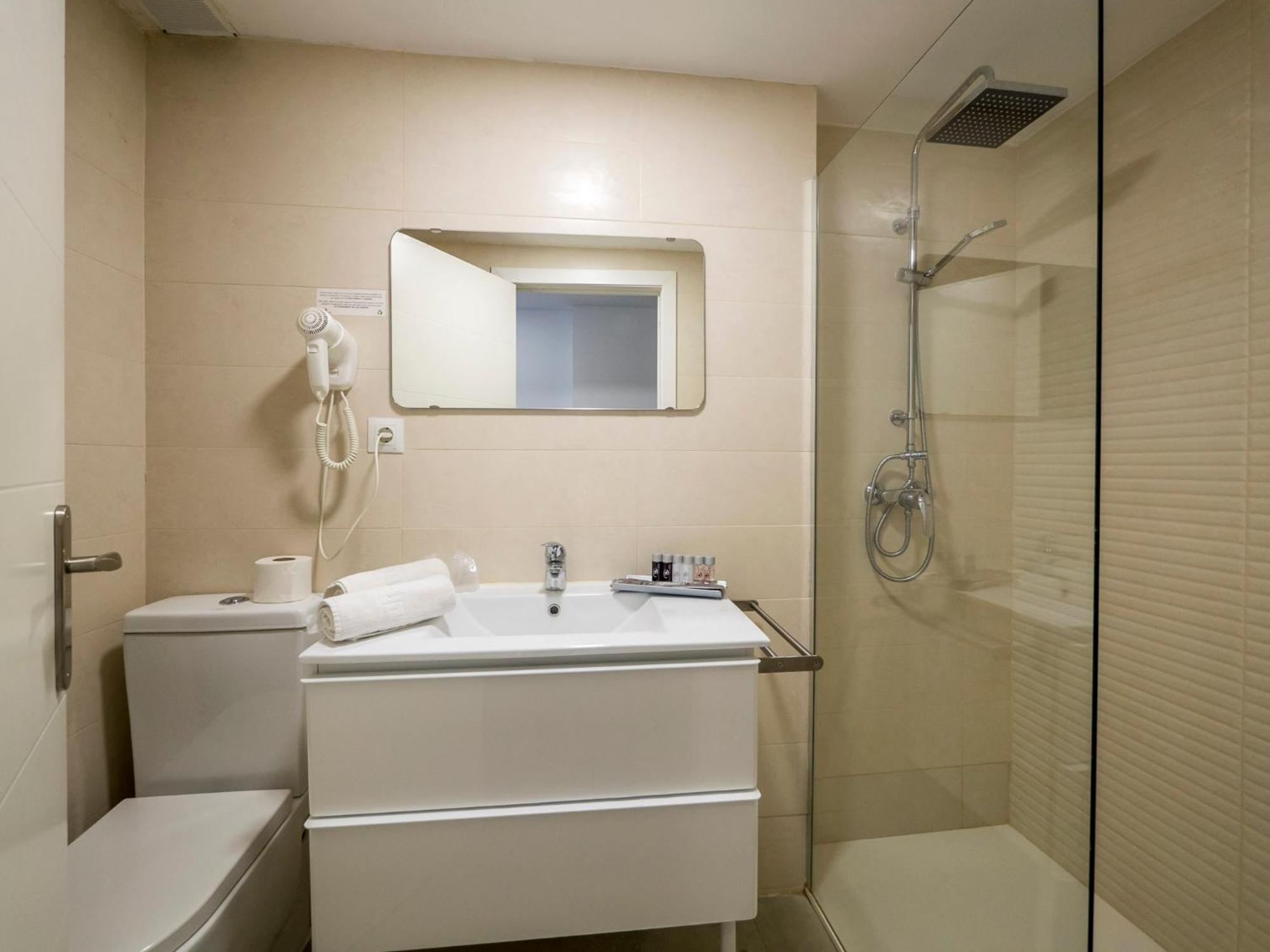 Double Room (1 Adult) photo 3