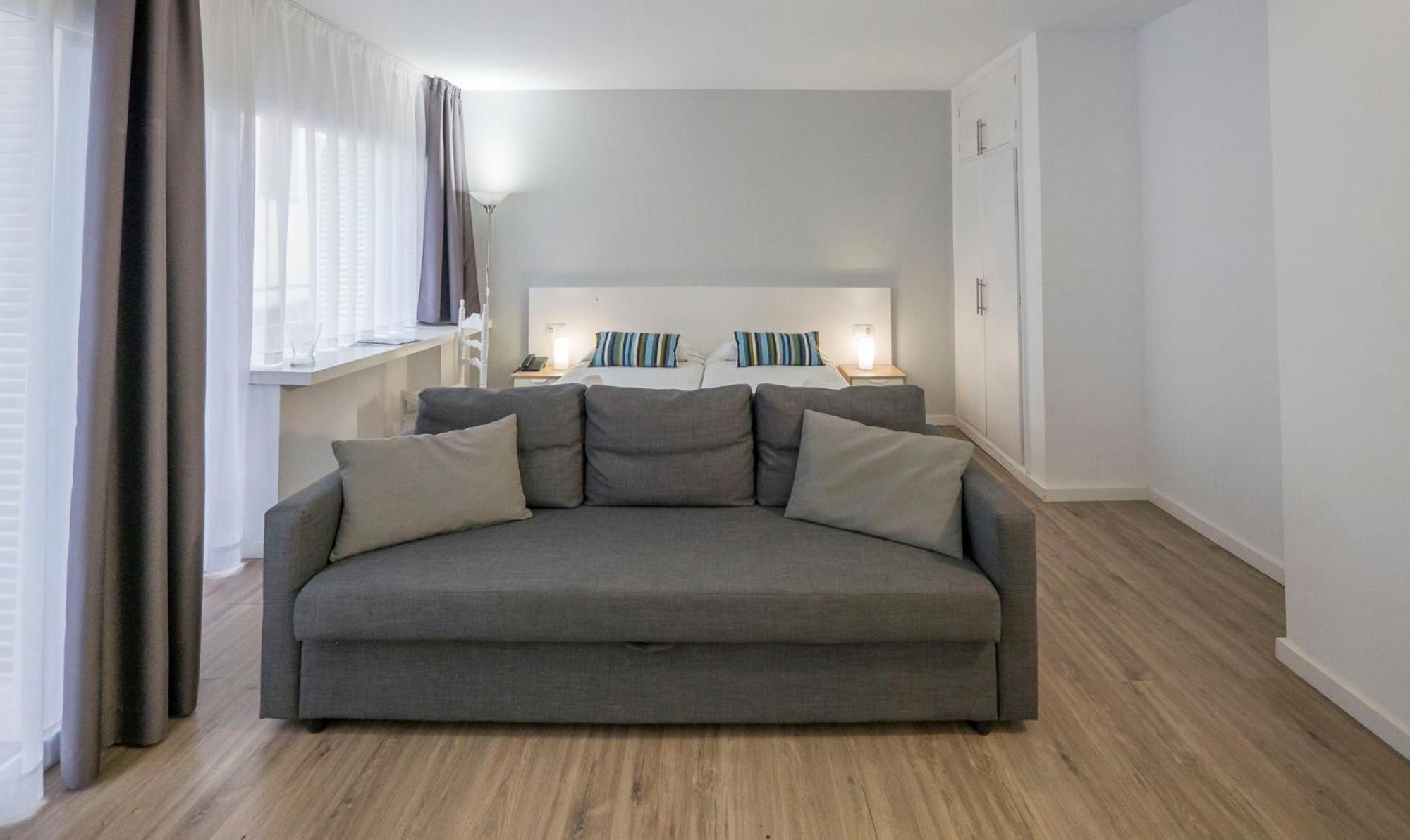 Family Room (2 Adults + 2 Children) photo 2