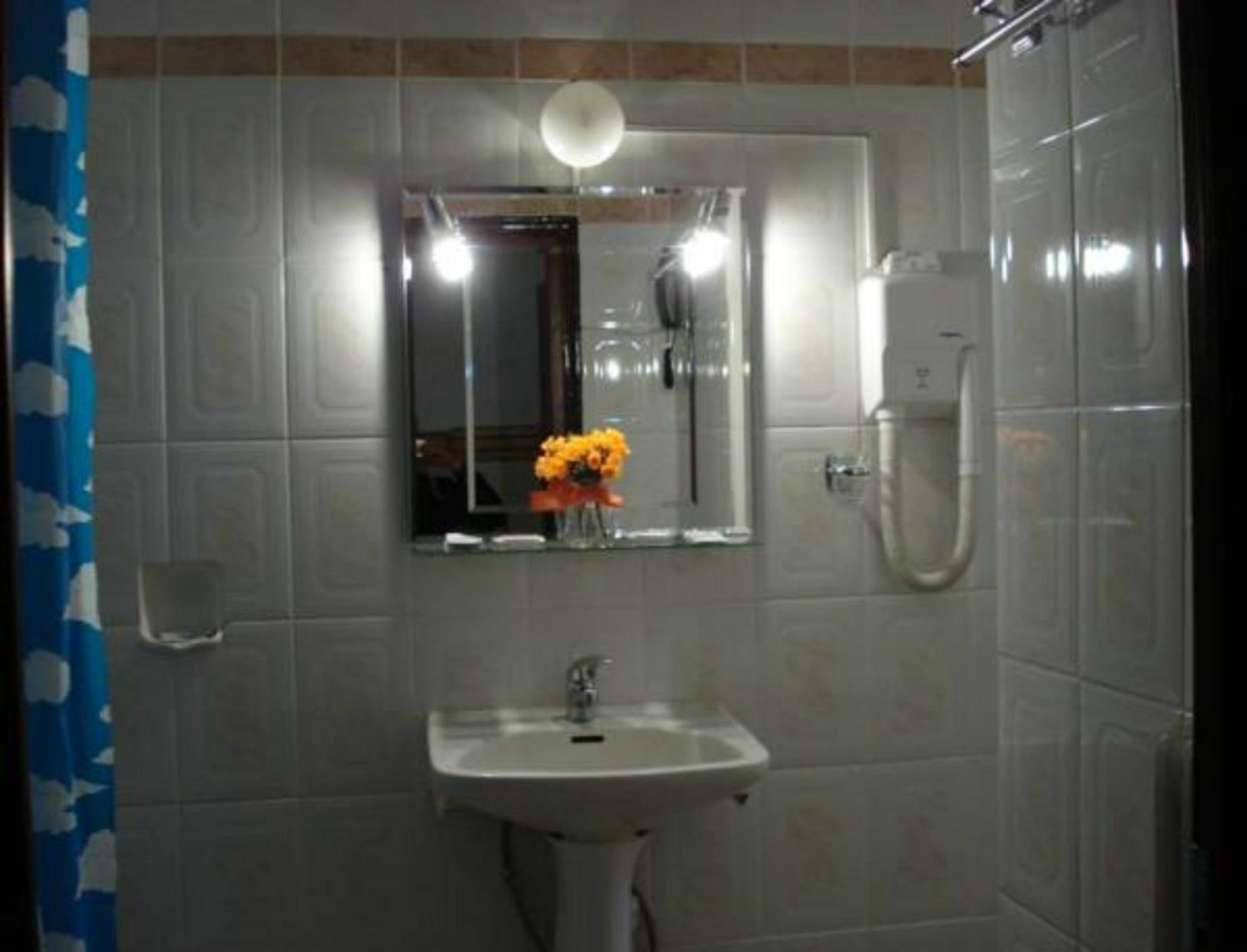 Double or Twin Room - Photo 2