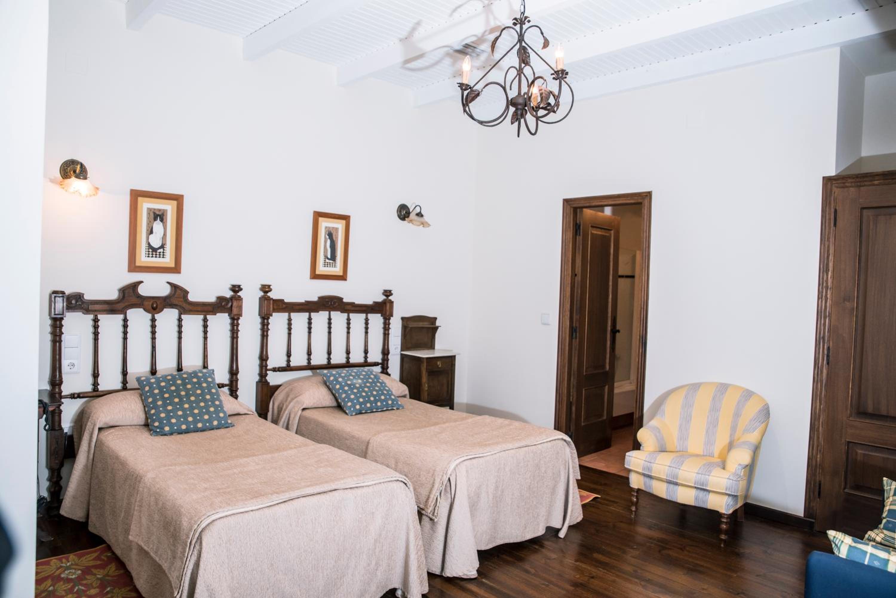 Double or Twin Room - Photo 1