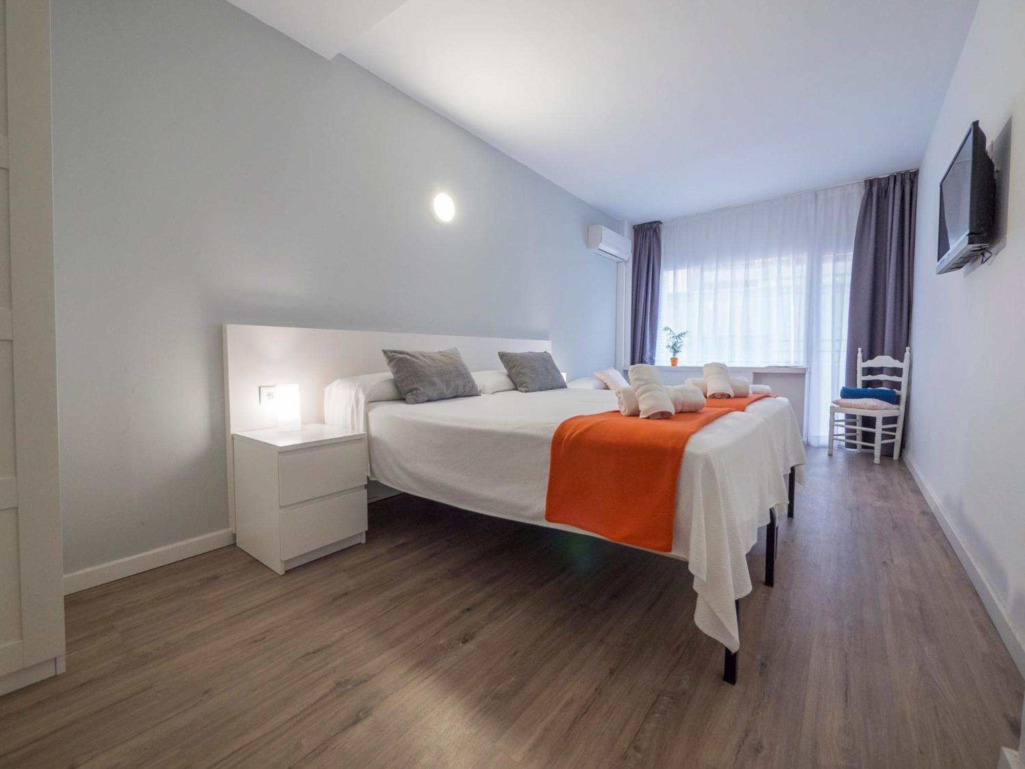 Confort Triple Room ( 2 Adults + 1 niño) photo 2