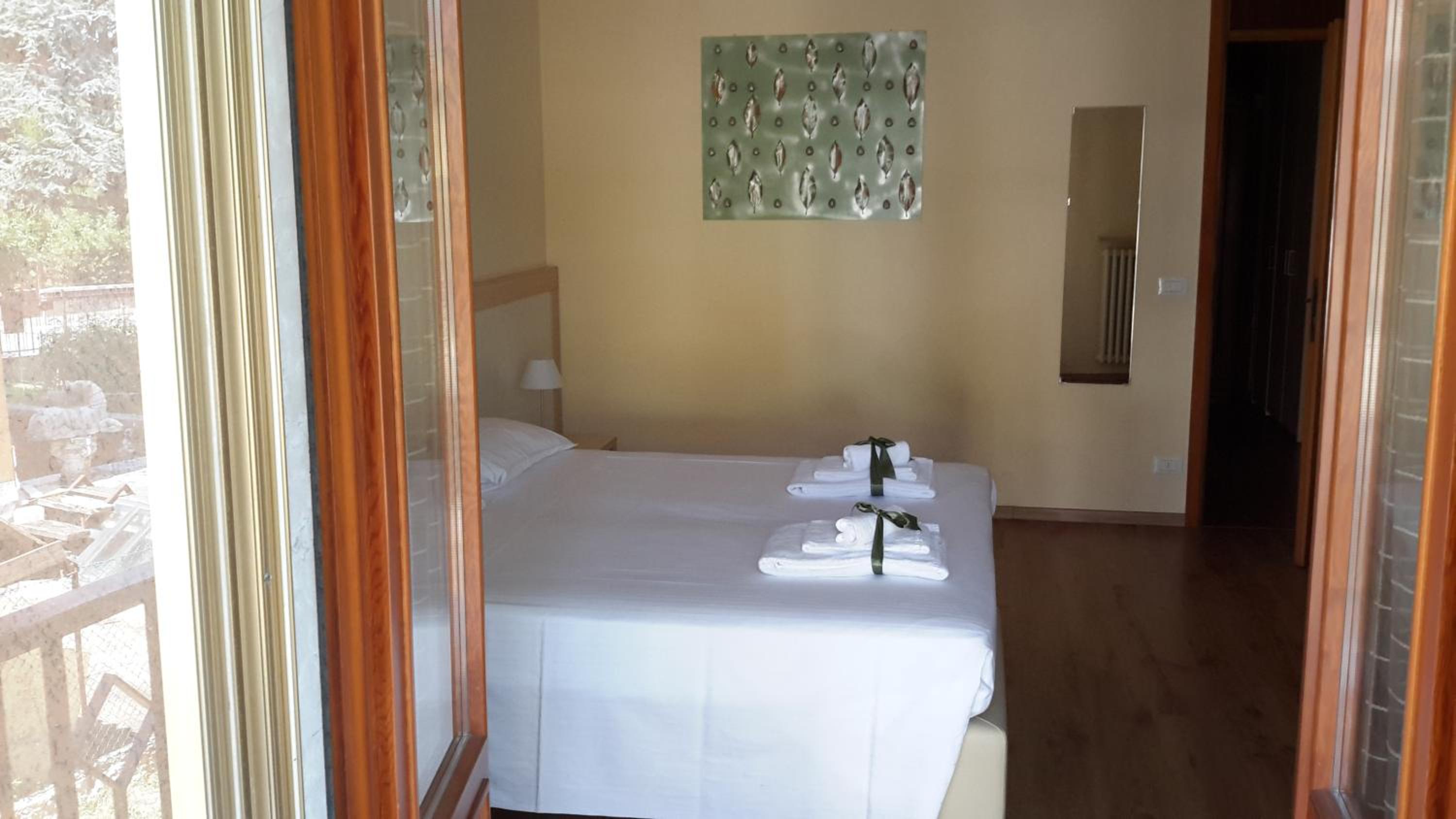 Deluxe Double Room with Garden View and Private Bathroom - Photo 13
