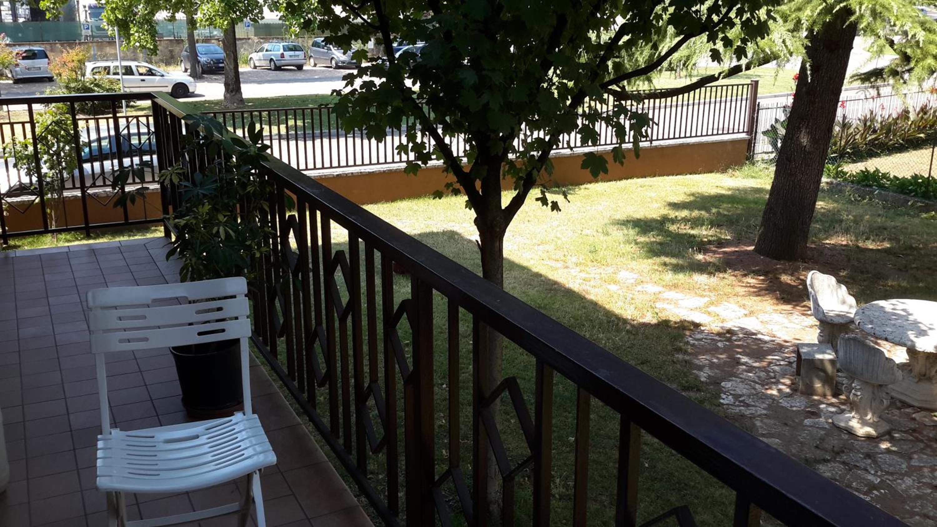 Deluxe Double Room with Garden View and Private Bathroom - Photo 6