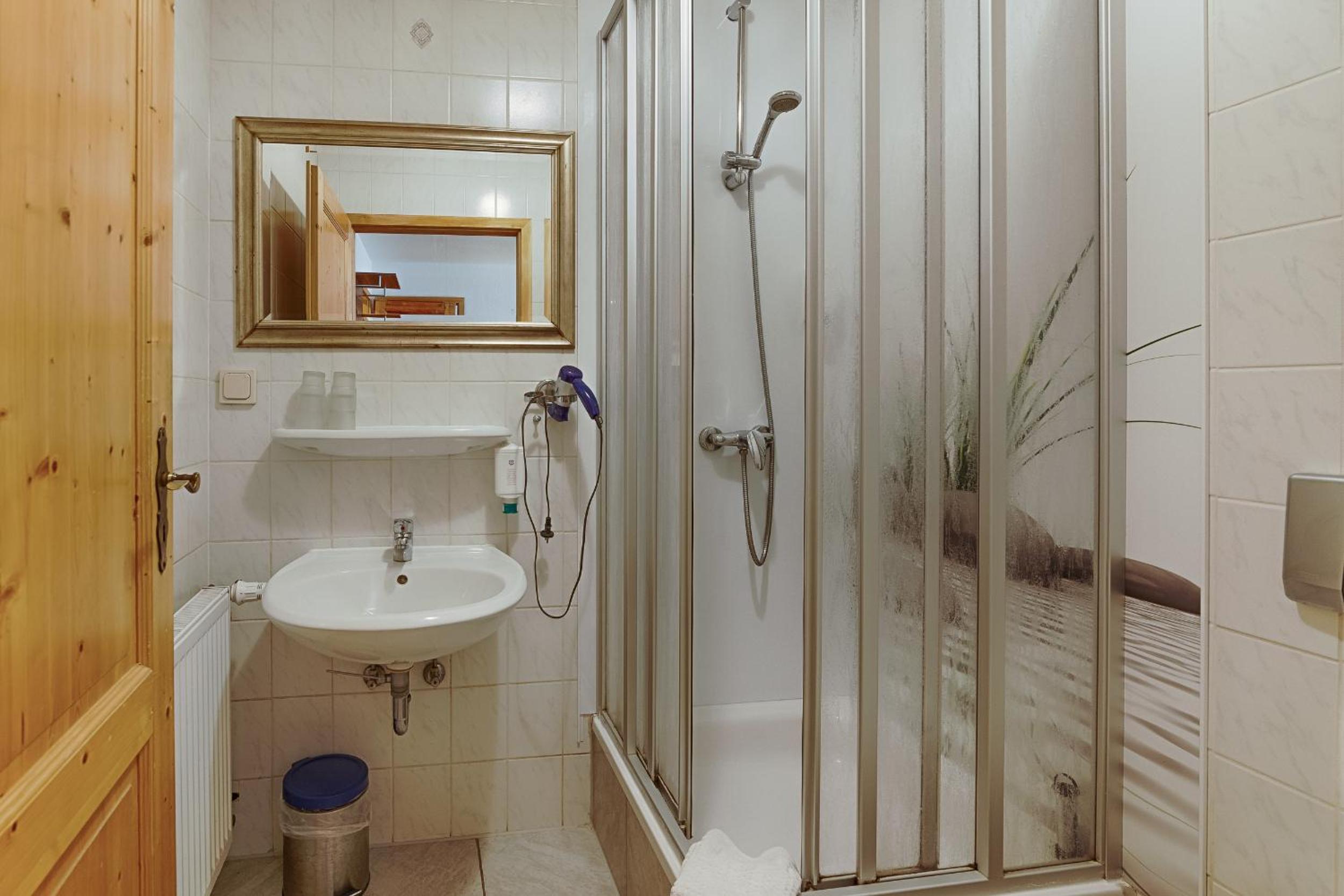 Family Room with Bathroom photo 2
