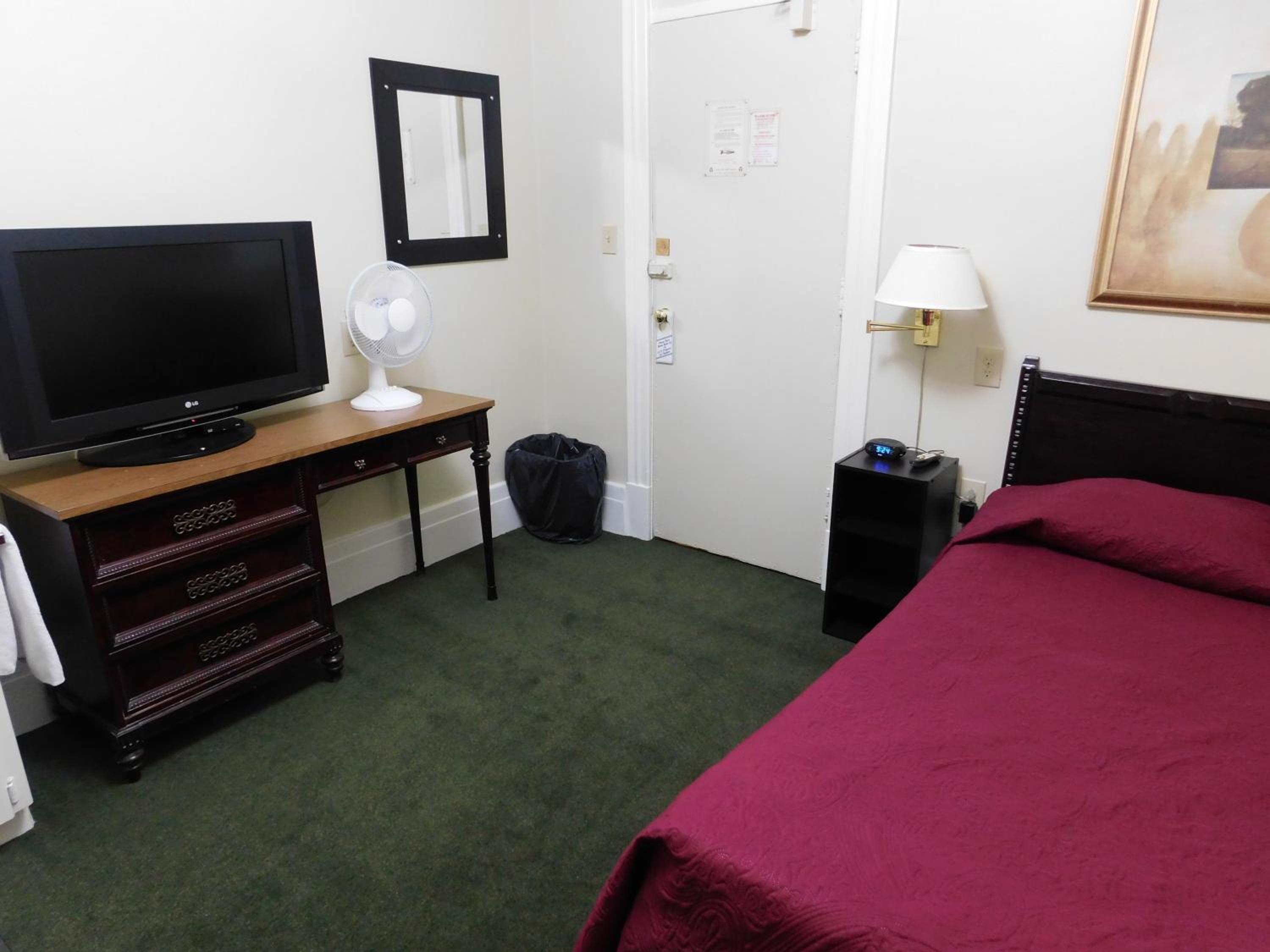 Single Room with Shared Bathroom - Smoking