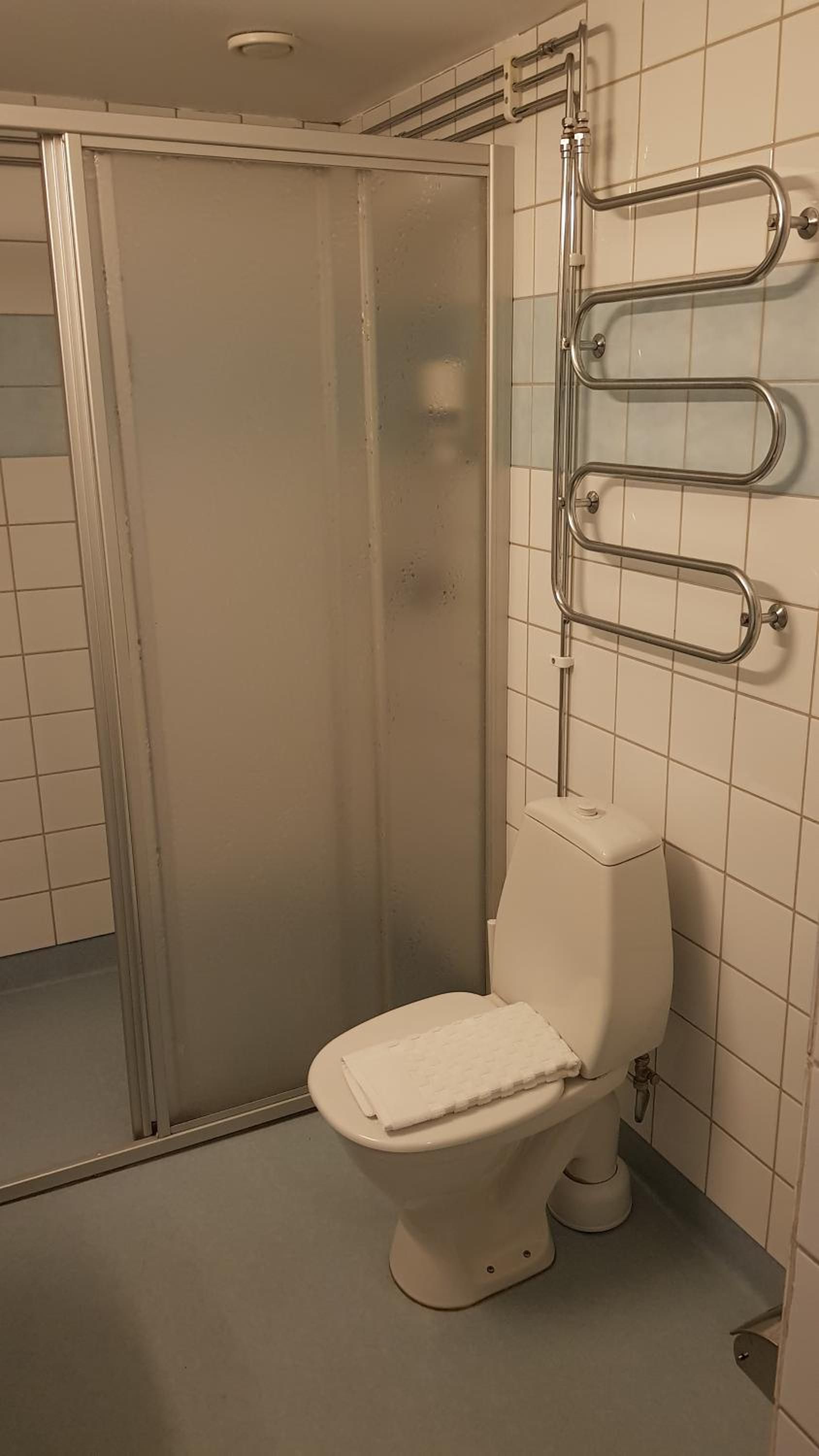 Twin Room - Photo 8