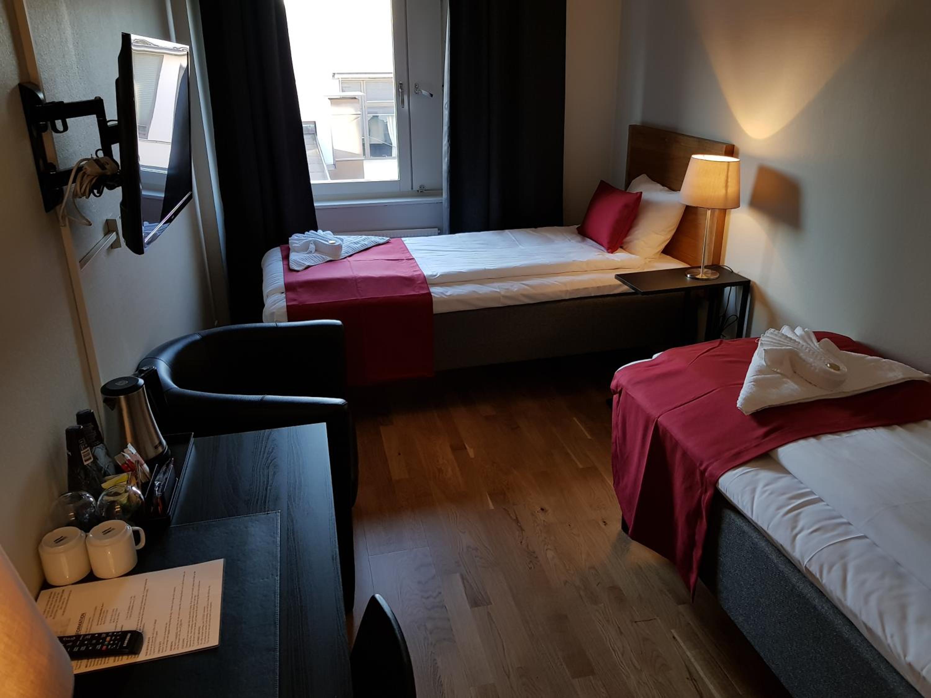 Economy Twin Room - Photo 4