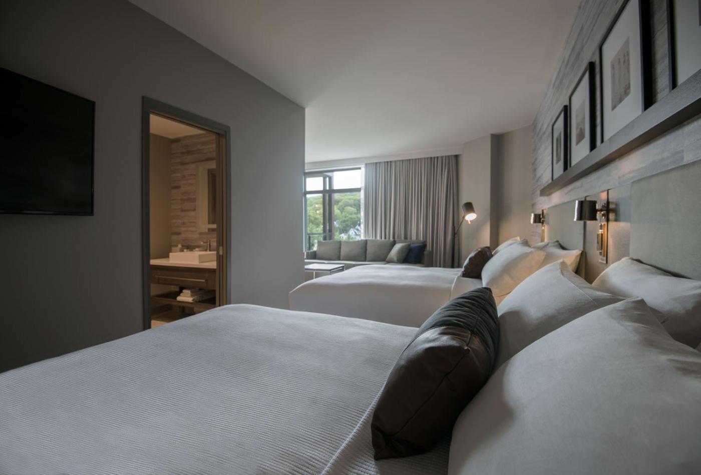 Family Suite with Mountain View