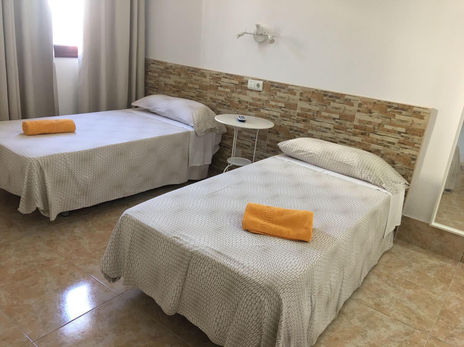 Twin Room - Photo 2