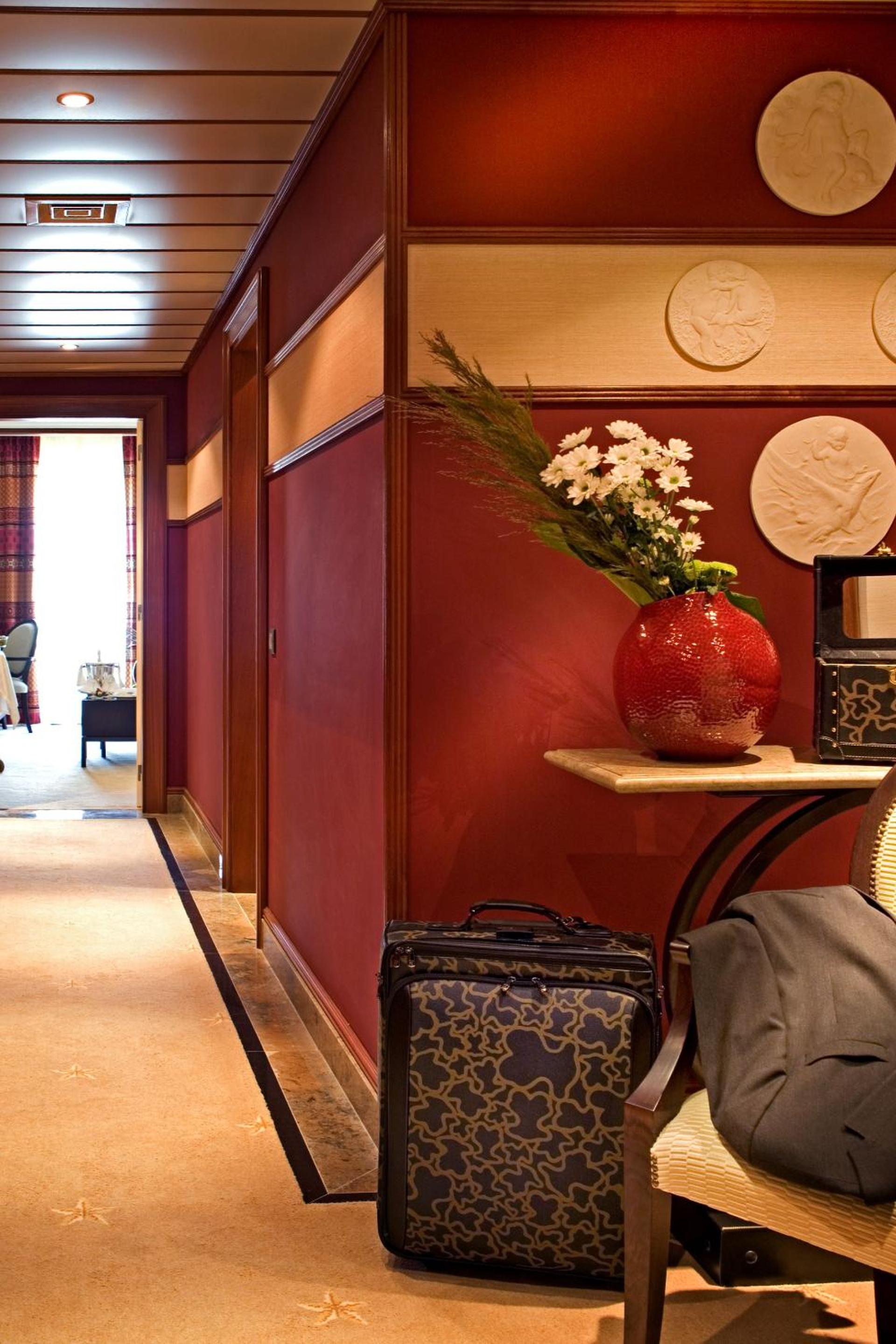 Suite - Photo 5
