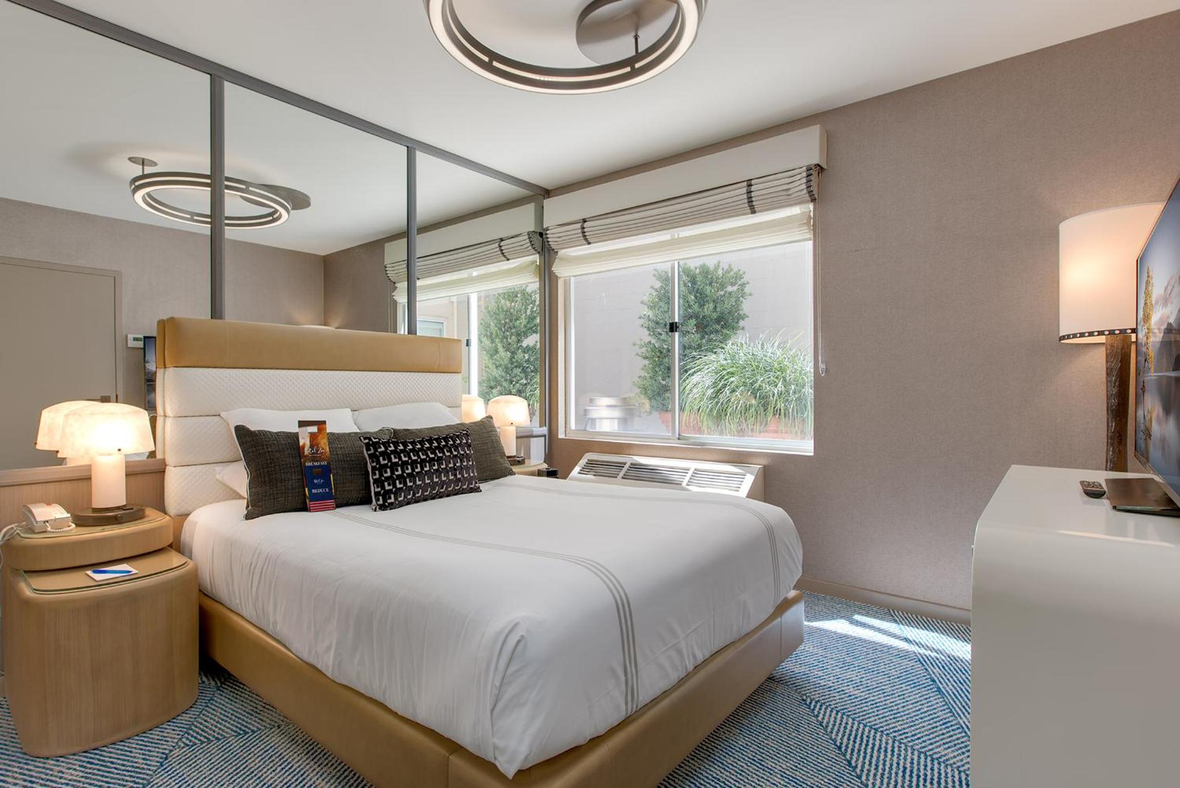 Signature Queen Suite - Photo 1