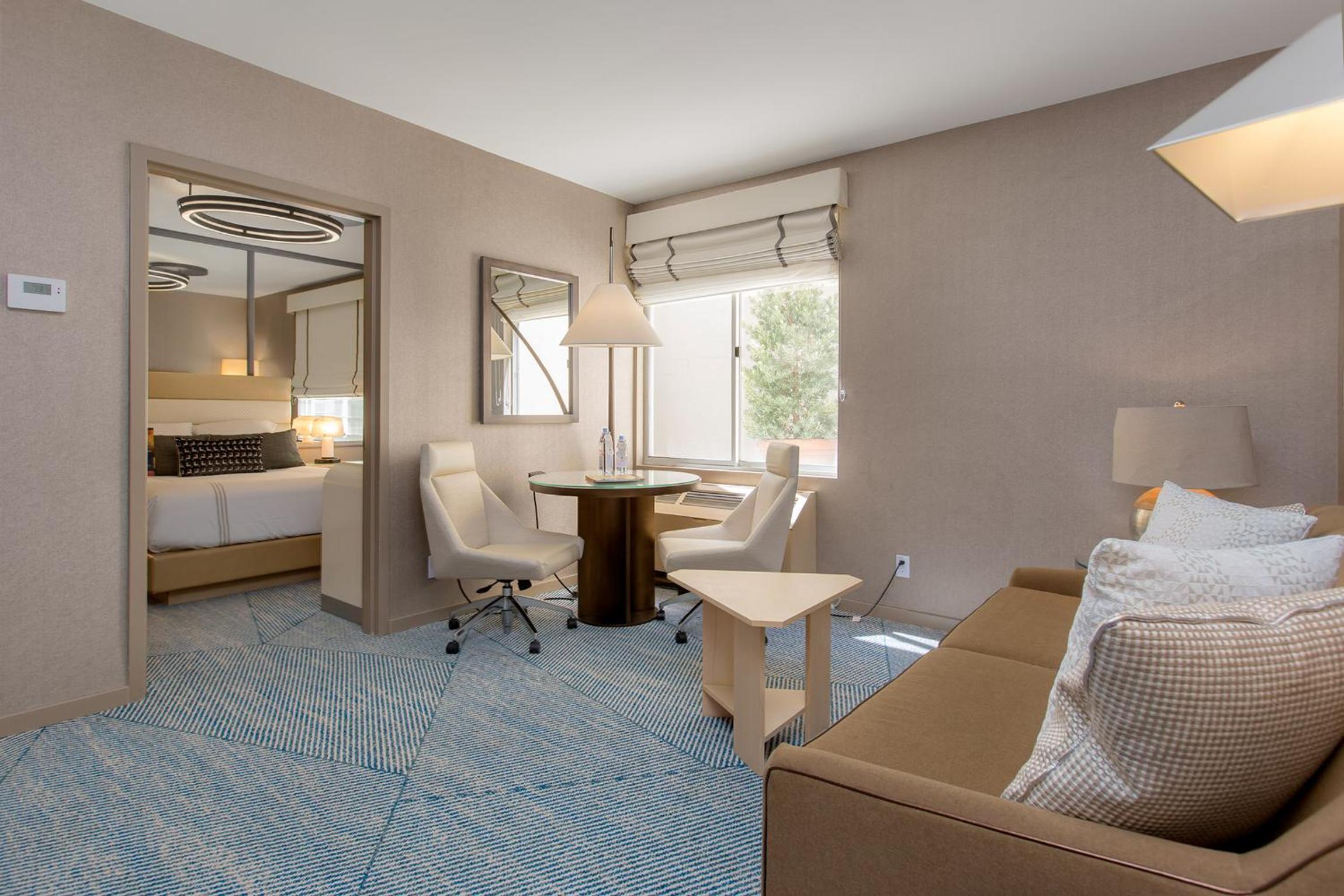 Signature Queen Suite - Photo 8
